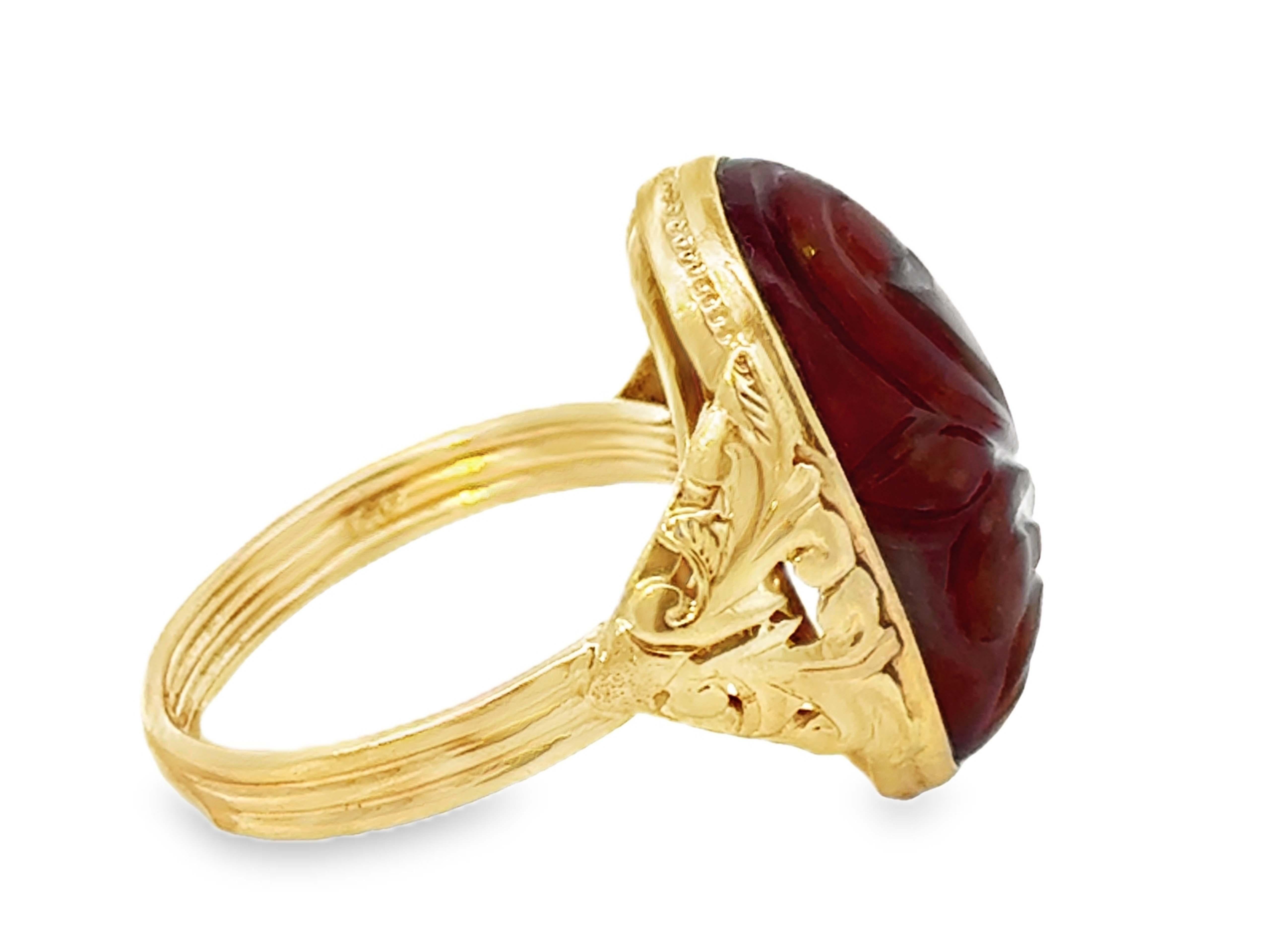 Mings Hawaii Carved Red Brown Jade Ring 14k Yellow Gold In Excellent Condition For Sale In Honolulu, HI