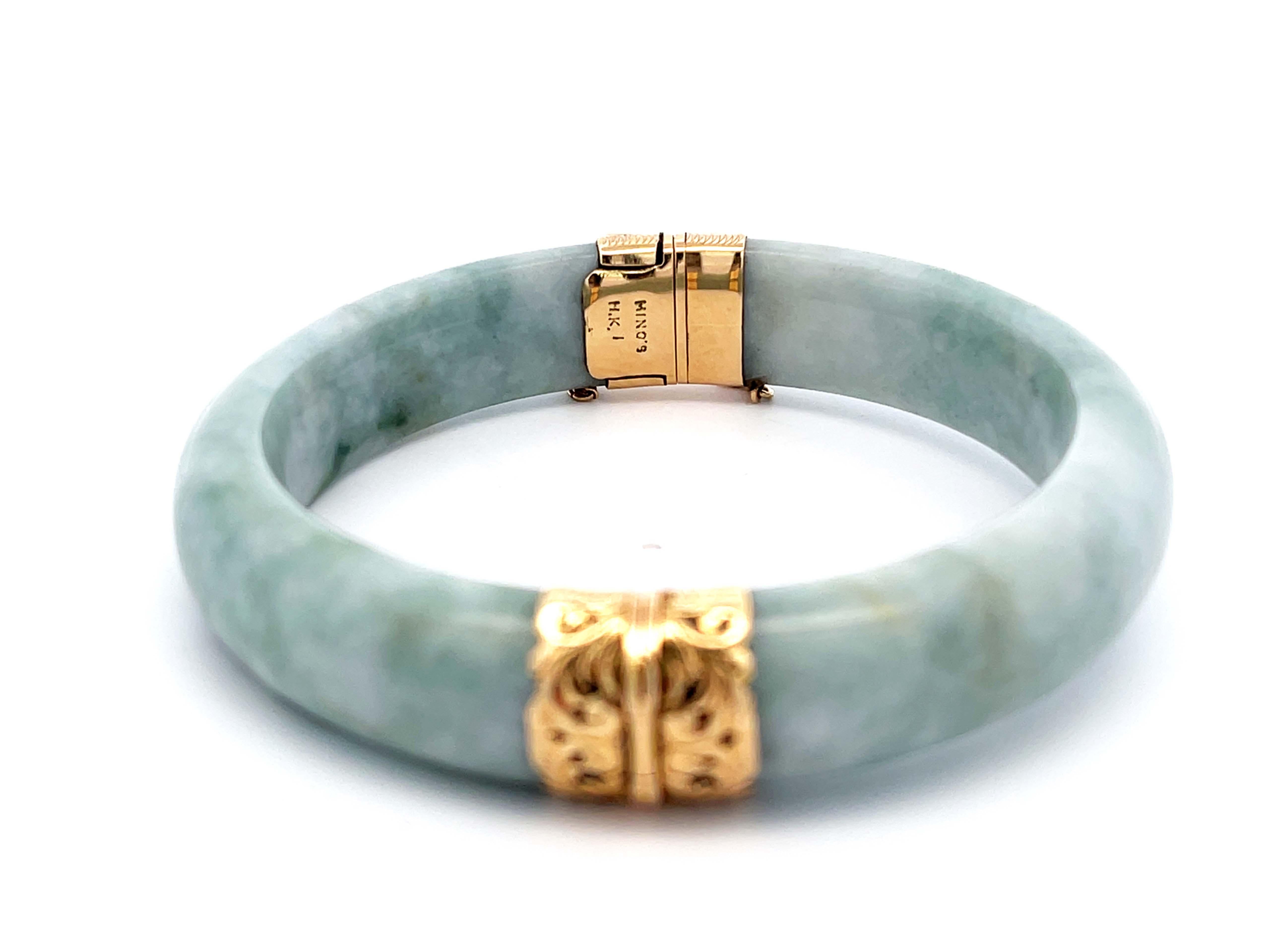 Mings Hawaii Green Jade Hinged Bangle 14K Yellow Gold In Excellent Condition For Sale In Honolulu, HI