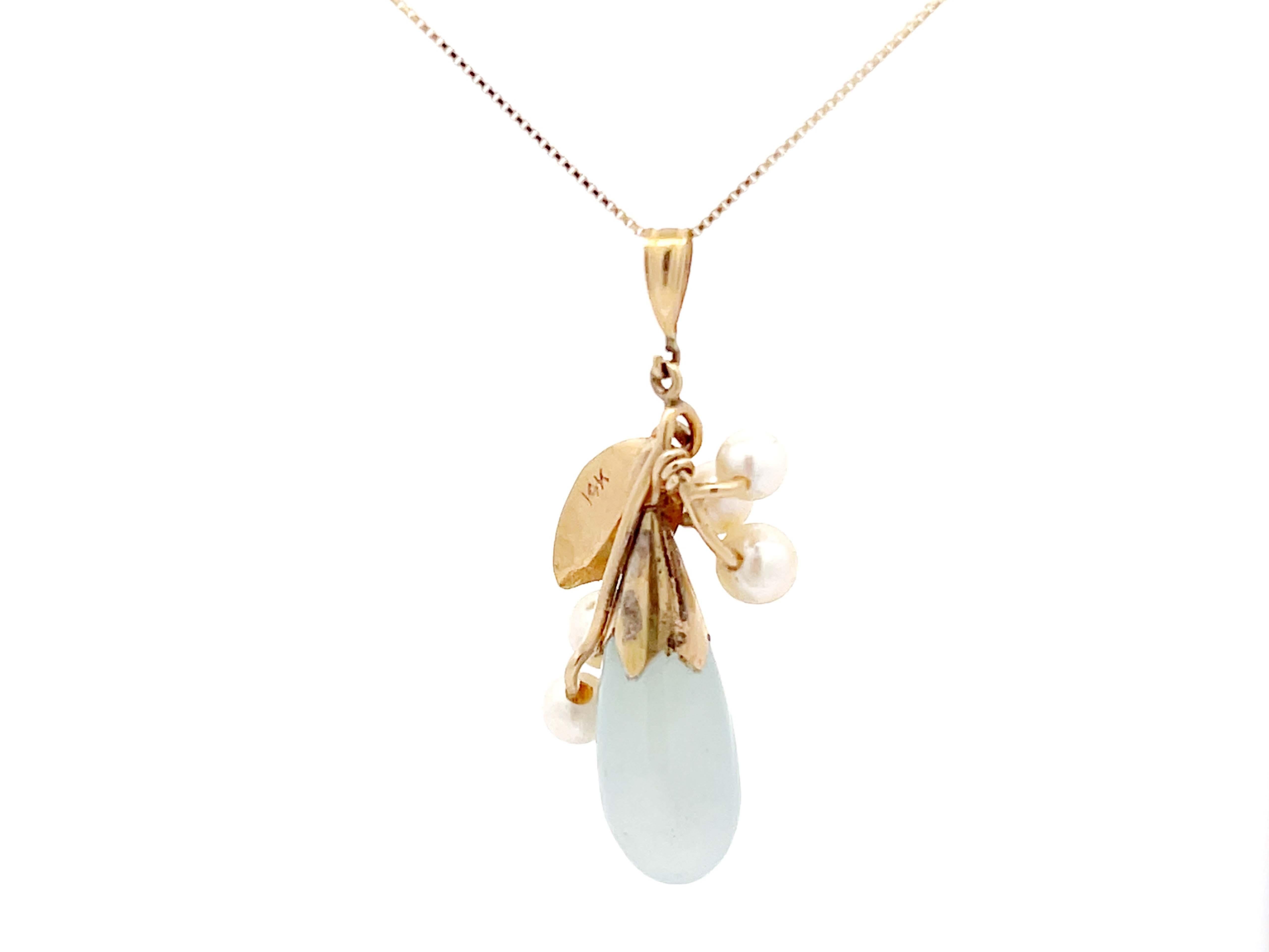 Mings Hawaii Jade and Pearl Leaf Pendant in 14k Yellow Gold with Chain In Excellent Condition In Honolulu, HI