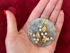 Mings Hawaii Mottled Greenish Grey Jade Pearl Leaf Brooch 14k Yellow Gold