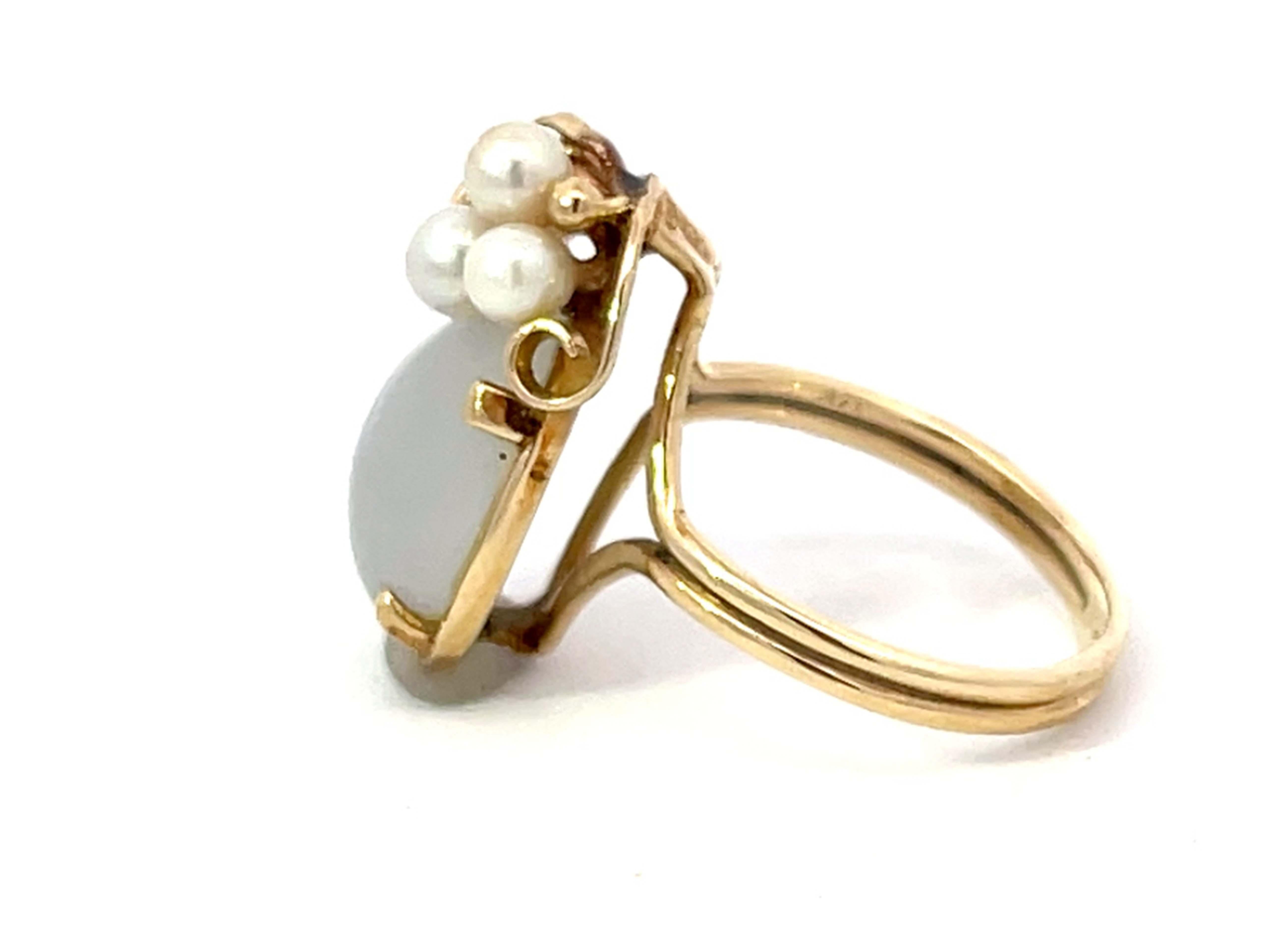 Women's Mings Hawaii Oval Cabochon White Jade Pearl Leaf Ring 14k Yellow Gold For Sale
