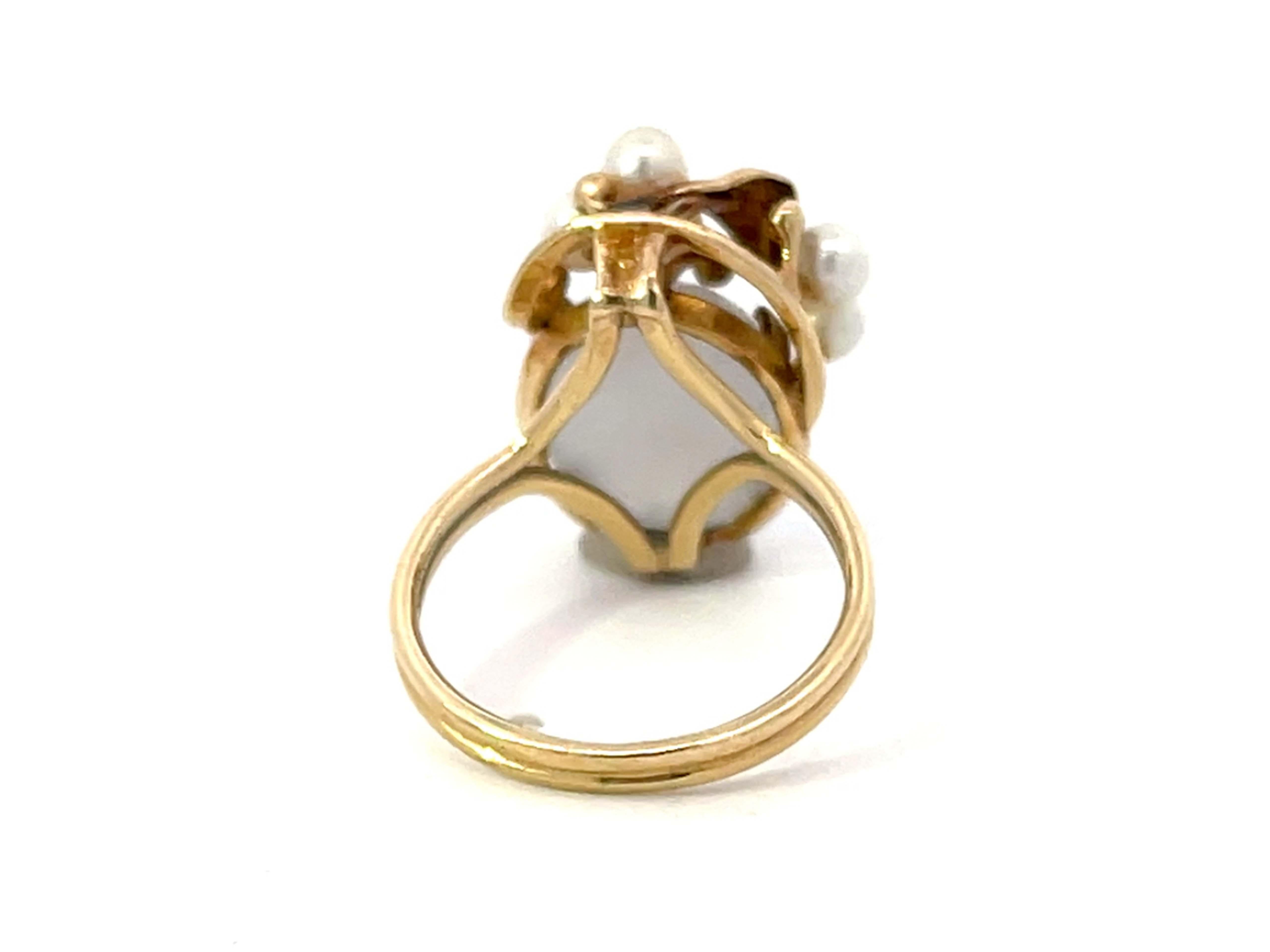 Mings Hawaii Oval Cabochon White Jade Pearl Leaf Ring 14k Yellow Gold In Excellent Condition For Sale In Honolulu, HI