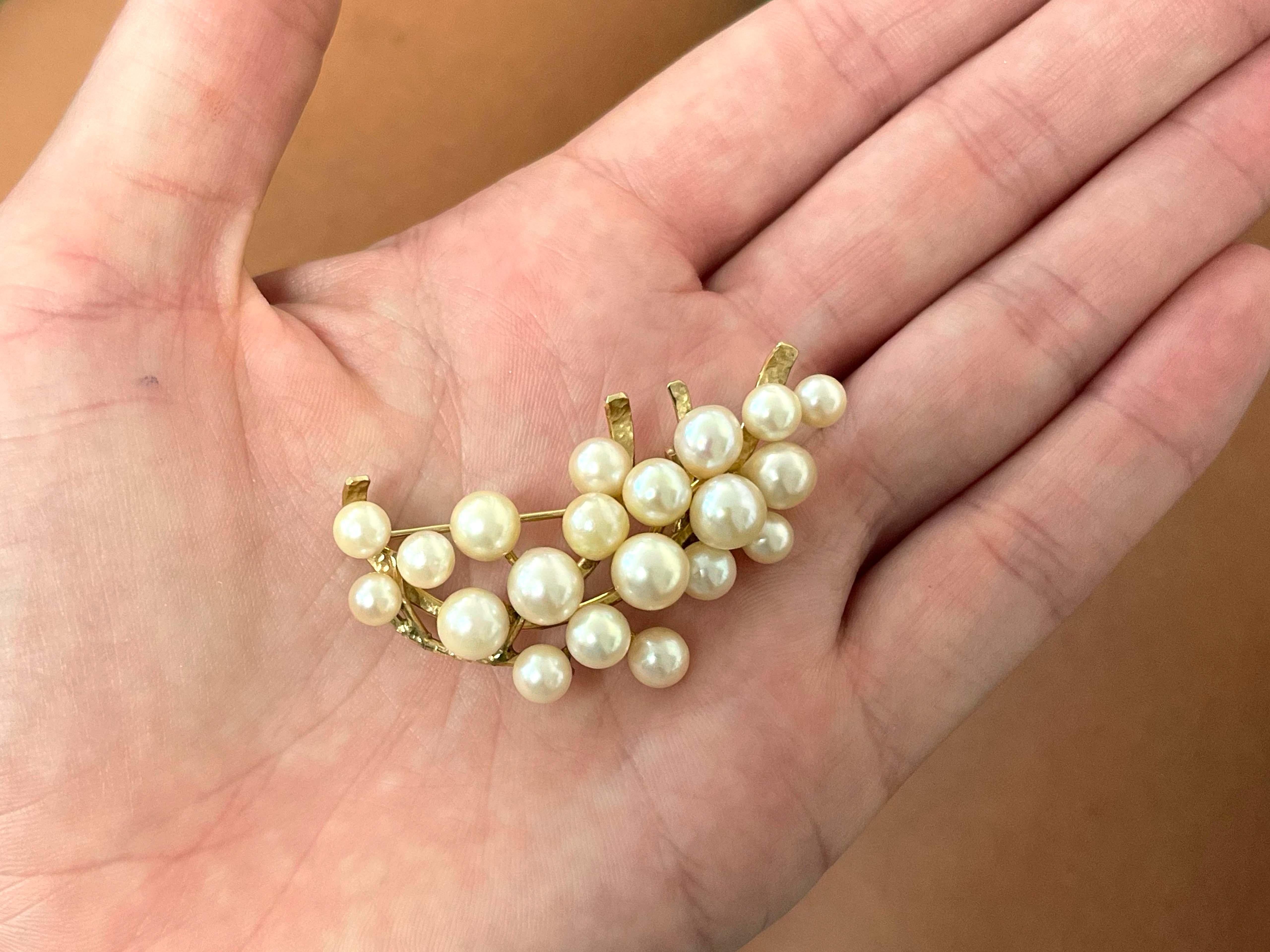 Brooch Specifications:

Designer: Ming's

Metal: 14k Yellow Gold

Pearls: Akoya Pearls

Total Weight: 11.4 Grams

Brooch Measurements: 2