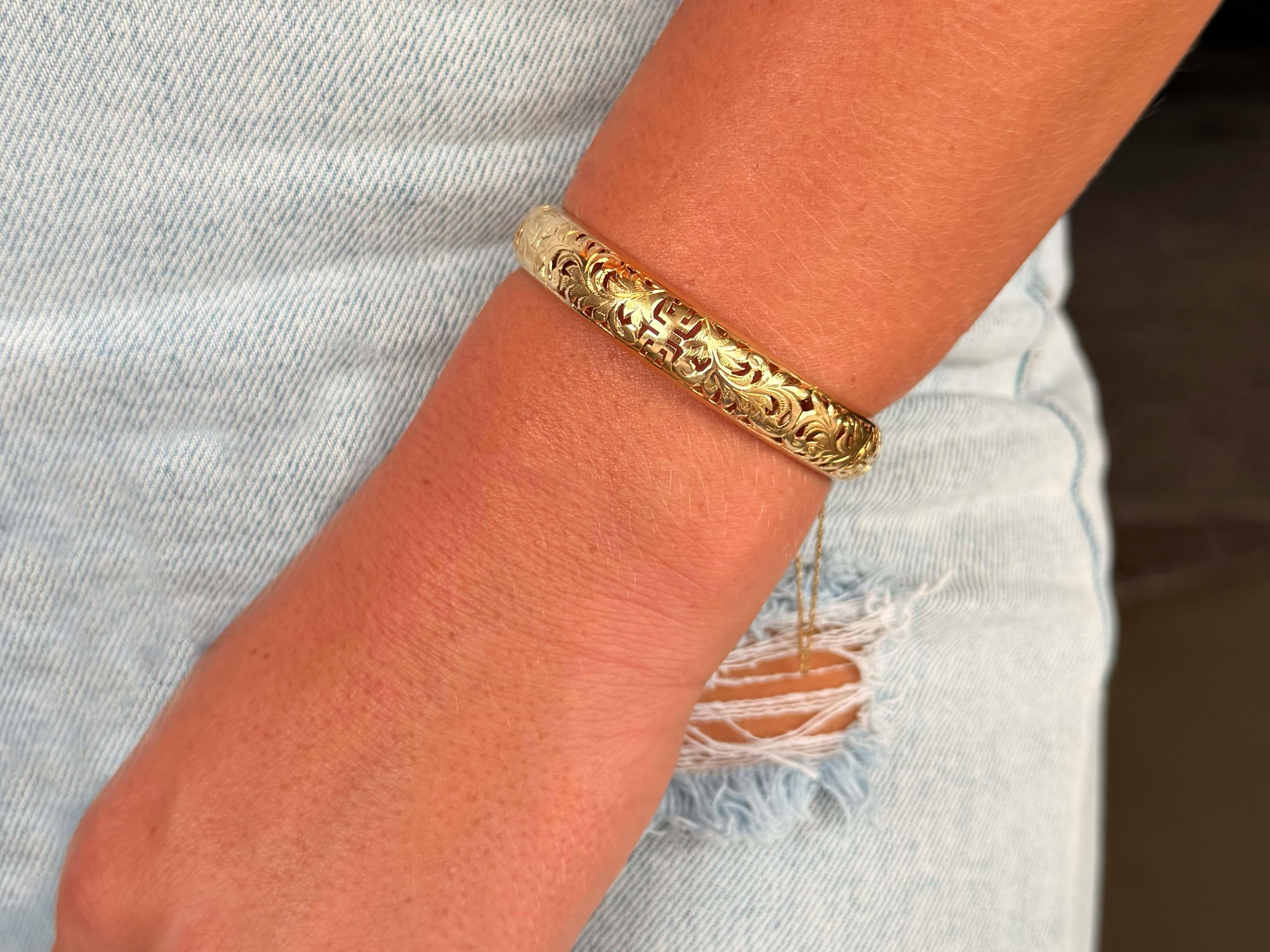 Specifiche:

Designer: Ming's Hawaii

Metallo: oro giallo 14k

Peso totale: 19,7 grammi

Circonferenza del bracciale: ~7.0