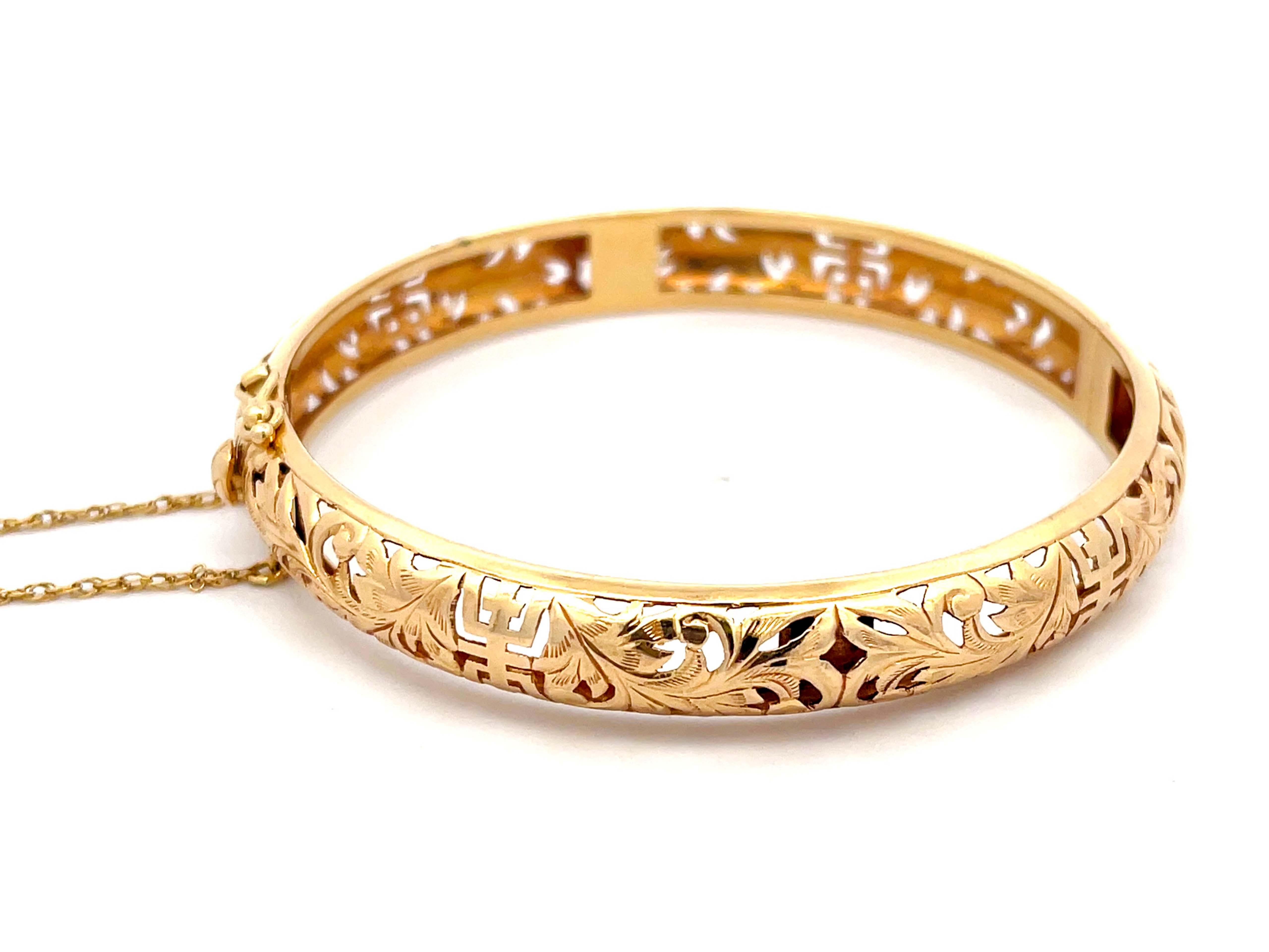 Mings Hawaii Pierced Longevity Gold Hinged Bangle in 14k Yellow Gold In Excellent Condition In Honolulu, HI