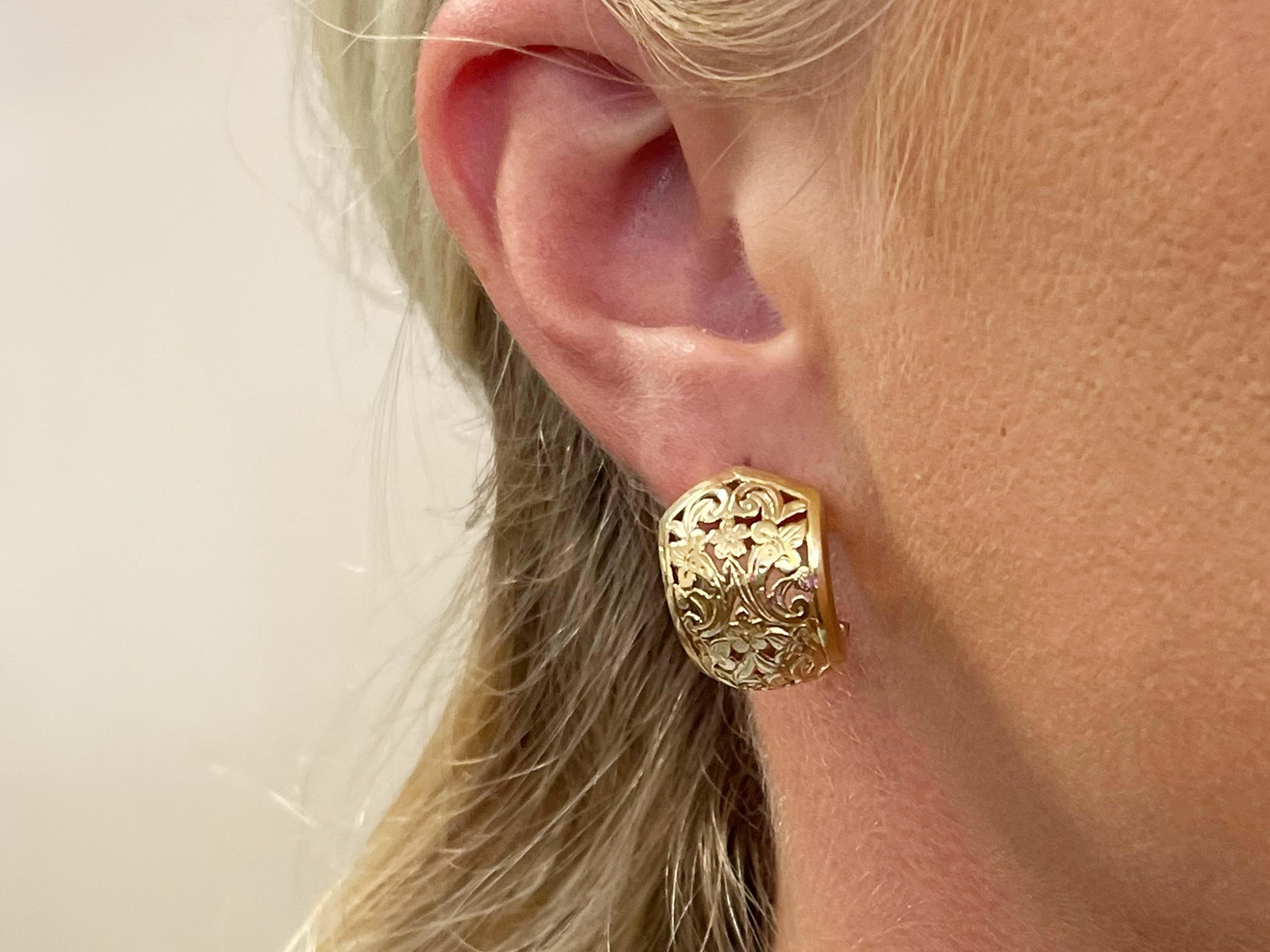 Earrings Specifications:

Designer: Ming's

Metal: 14K Yellow Gold

Total Weight: 8.3 Grams

Earring Measurements: 15.5 mm x 20 mm

Stamped: 