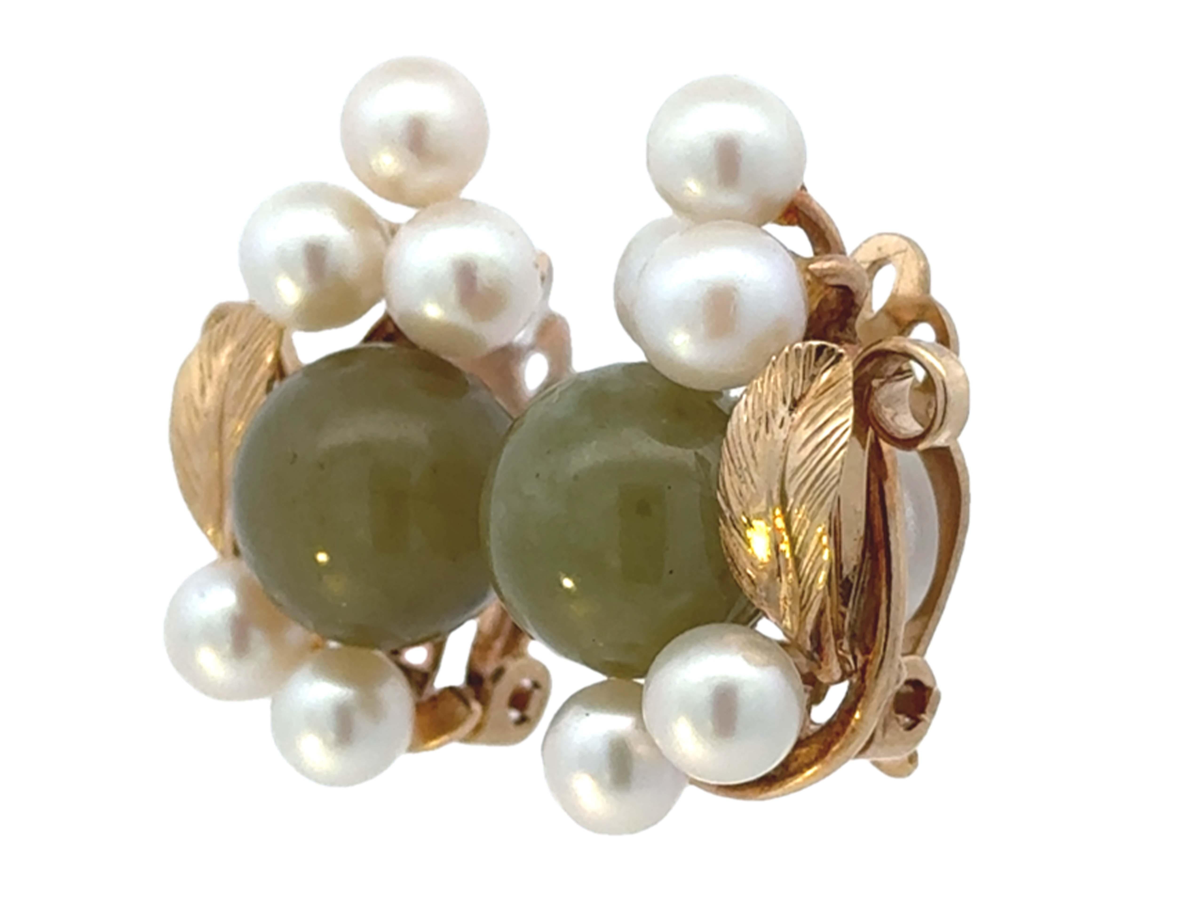 Mings Hawaii Round Green Jade and Akoya Pearl Clip on Earrings 14K Yellow Gold For Sale 1