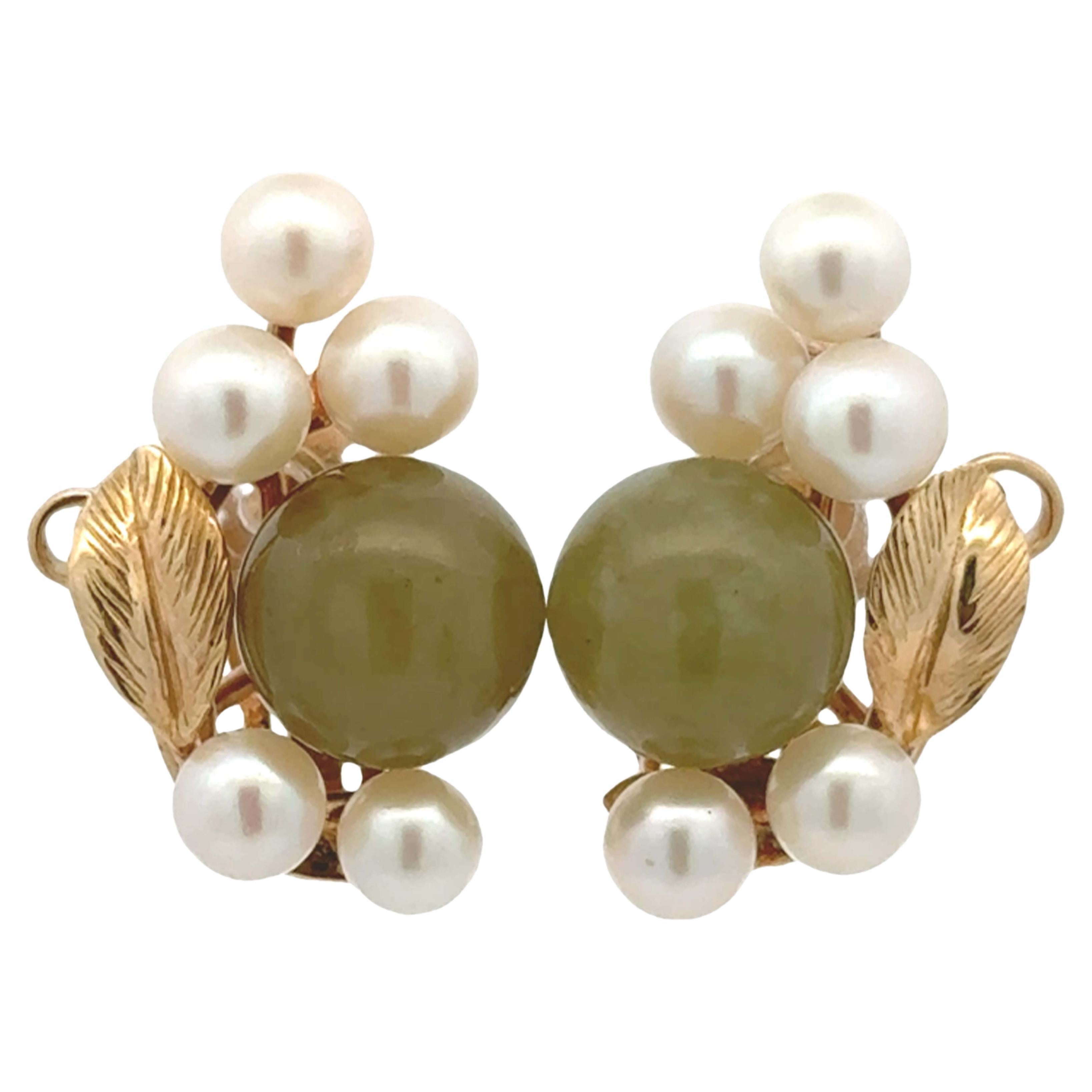 Mings Hawaii Ohrclips aus 14 Karat Gelbgold mit runder grüner Jade und Akoya-Perle