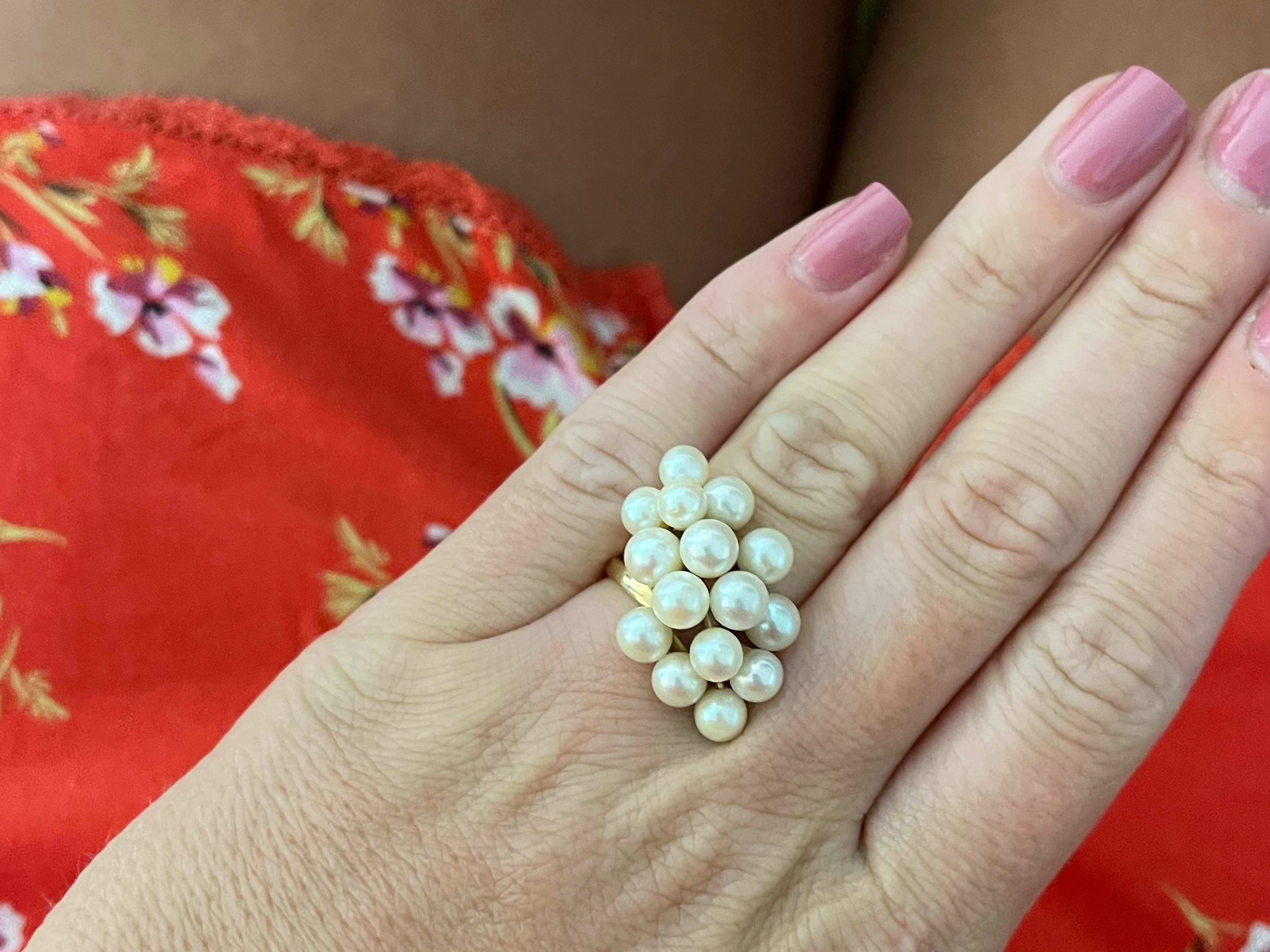 Specifiche:

Designer: Ming Ming

Metallo: oro giallo 14k

Peso totale: 6.4 grammi

Misura dell'anello: 6 (ridimensionabile)

Timbro: 