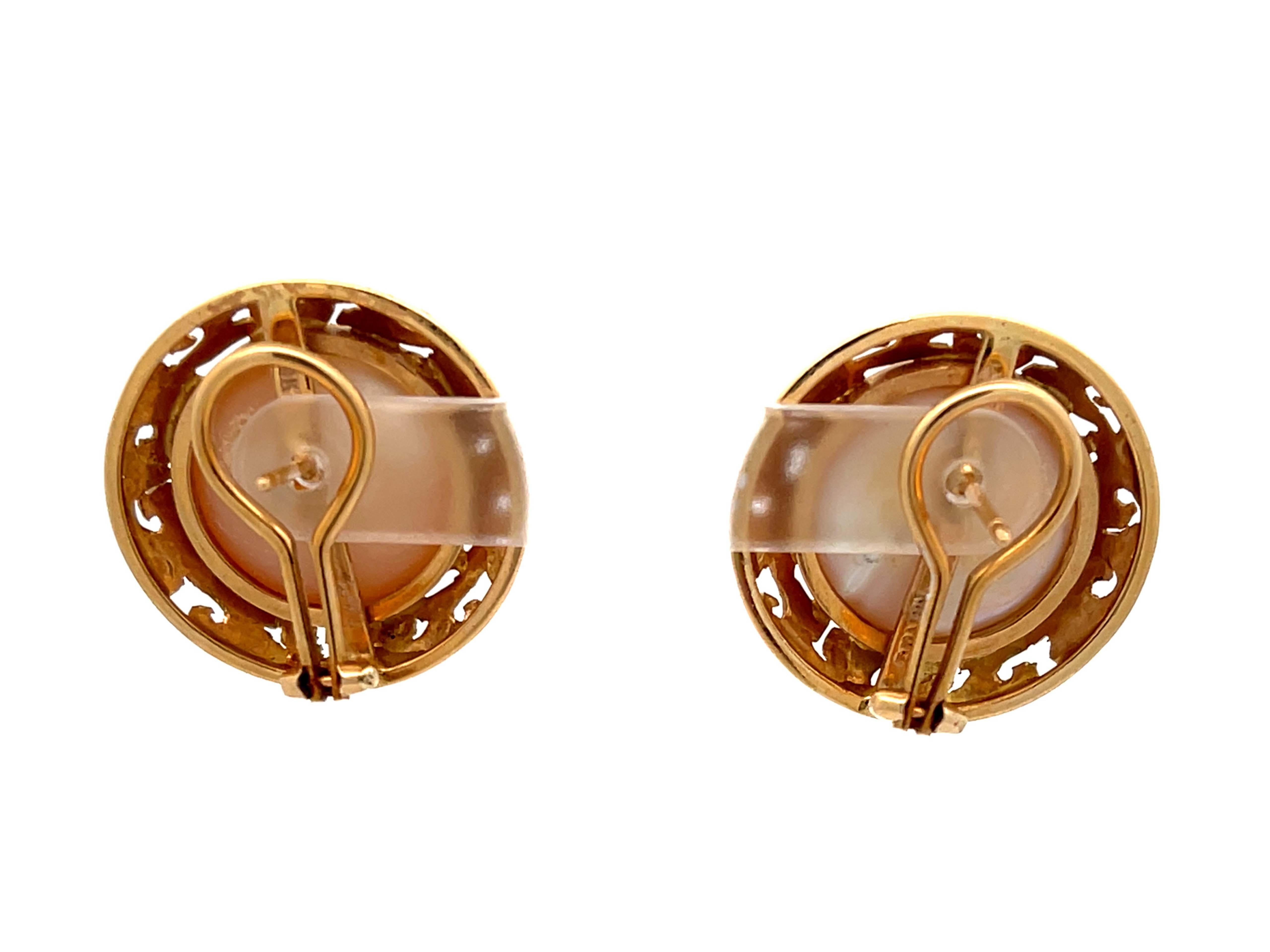 Mings Large Mabe Pearl Gold Carved Bezel Earrings in 14k Yellow Gold In Excellent Condition For Sale In Honolulu, HI