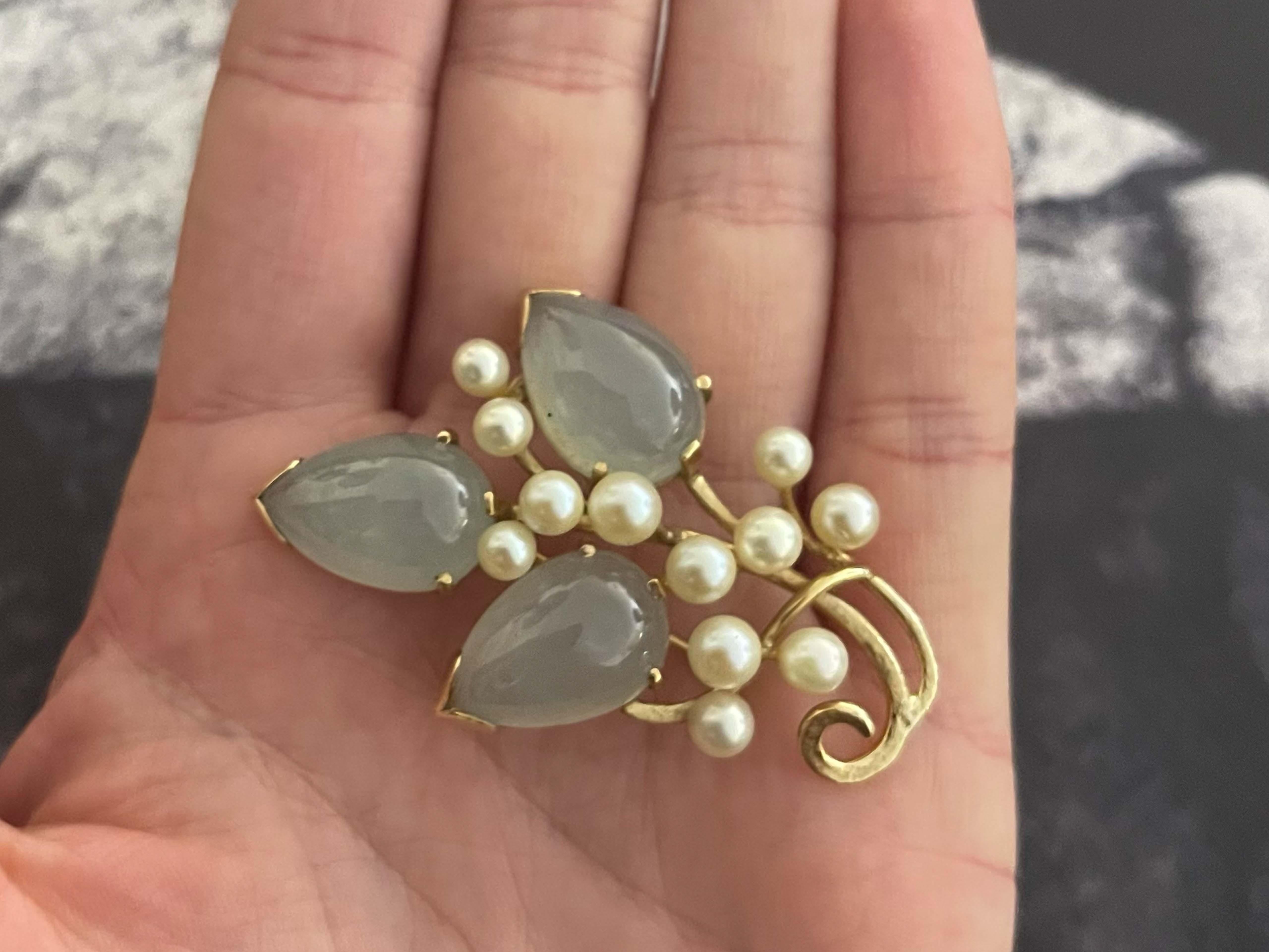 Brooch Specifications:

Designer: Ming's

Metal: 14k Yellow Gold

Total Weight: 16.3 Grams

Stones: Jade and akoya pearls

Brooch Measurements: 2