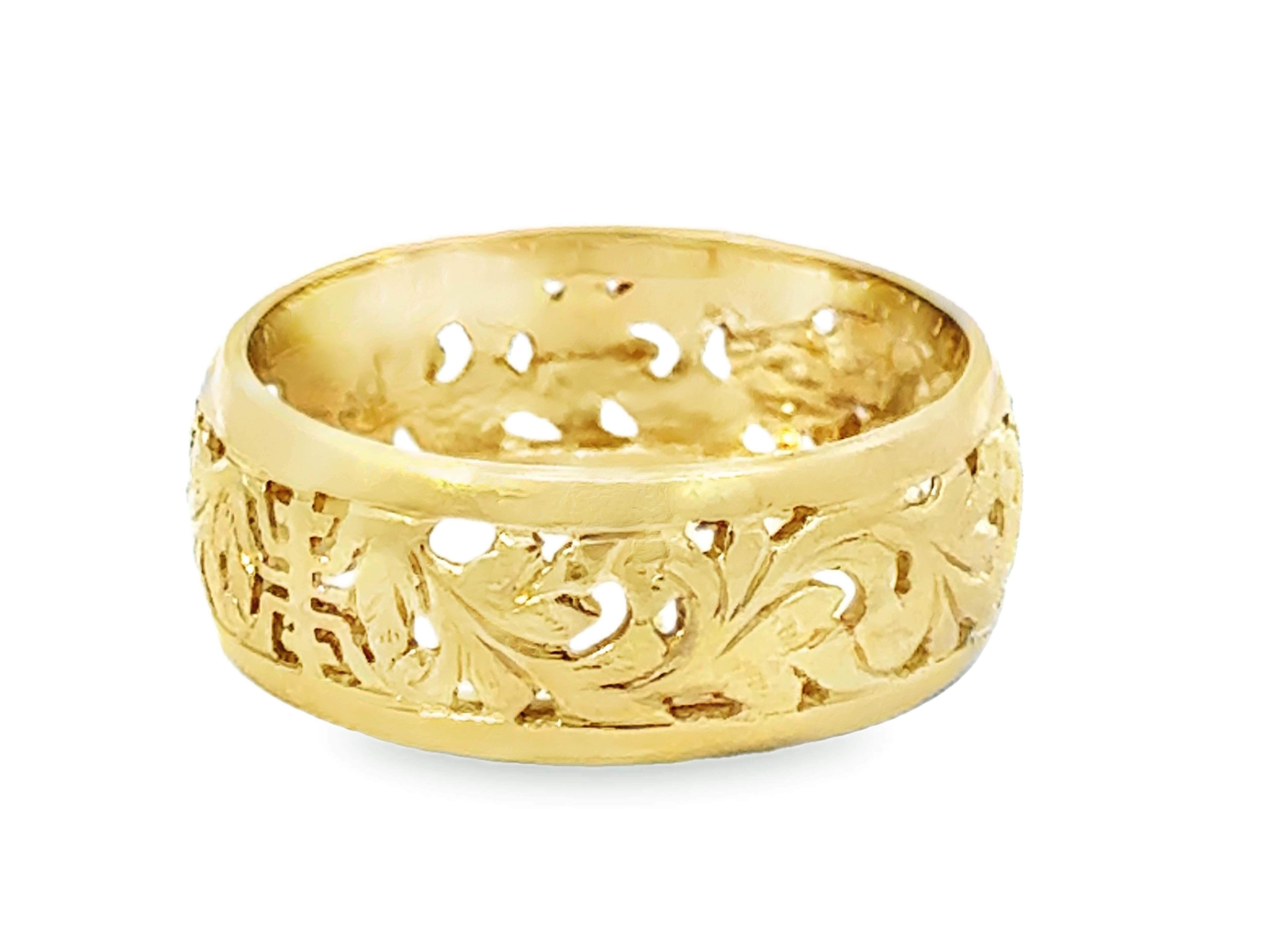 Mings Longevity Cutout Band Ring 14k Yellow Gold In Excellent Condition For Sale In Honolulu, HI