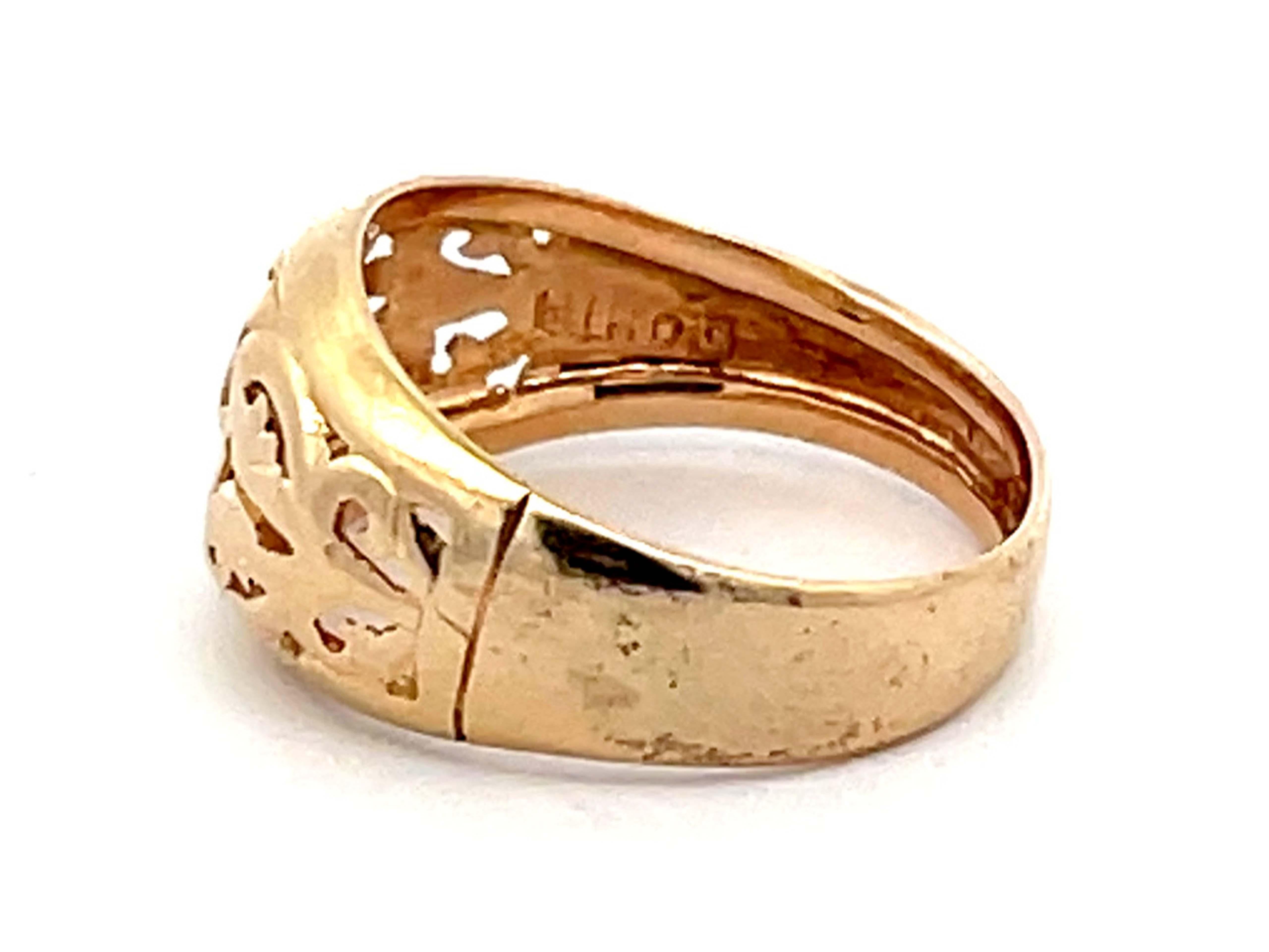 Mings Longevity Cutout Ring in 14k Yellow Gold In Excellent Condition For Sale In Honolulu, HI