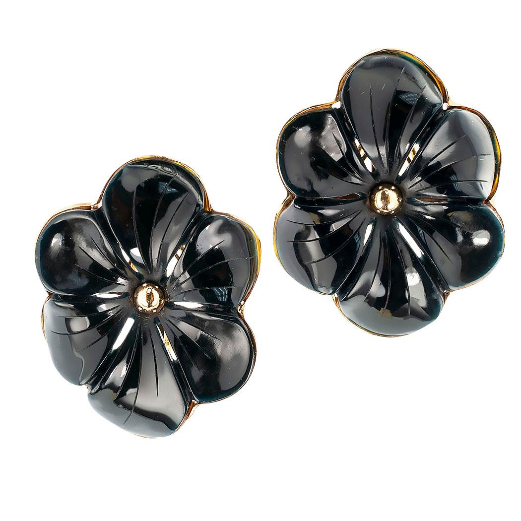 Ming’s of Hawaii carved black onyx and yellow gold earrings circa 1980.

DETAILS:

MATERIALS:  carved black onyx.

METAL:  18-karat yellow gold.

MEASUREMENTS:  approximately 1-5/8” vertical width and 1-1/4” (3.20 cm) horizontal width

HALLMARKS: 