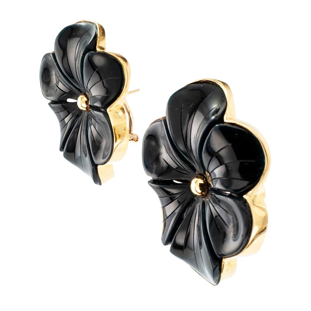 Contemporary Ming's of Hawaii Carved Black Onyx Yellow Gold Earrings