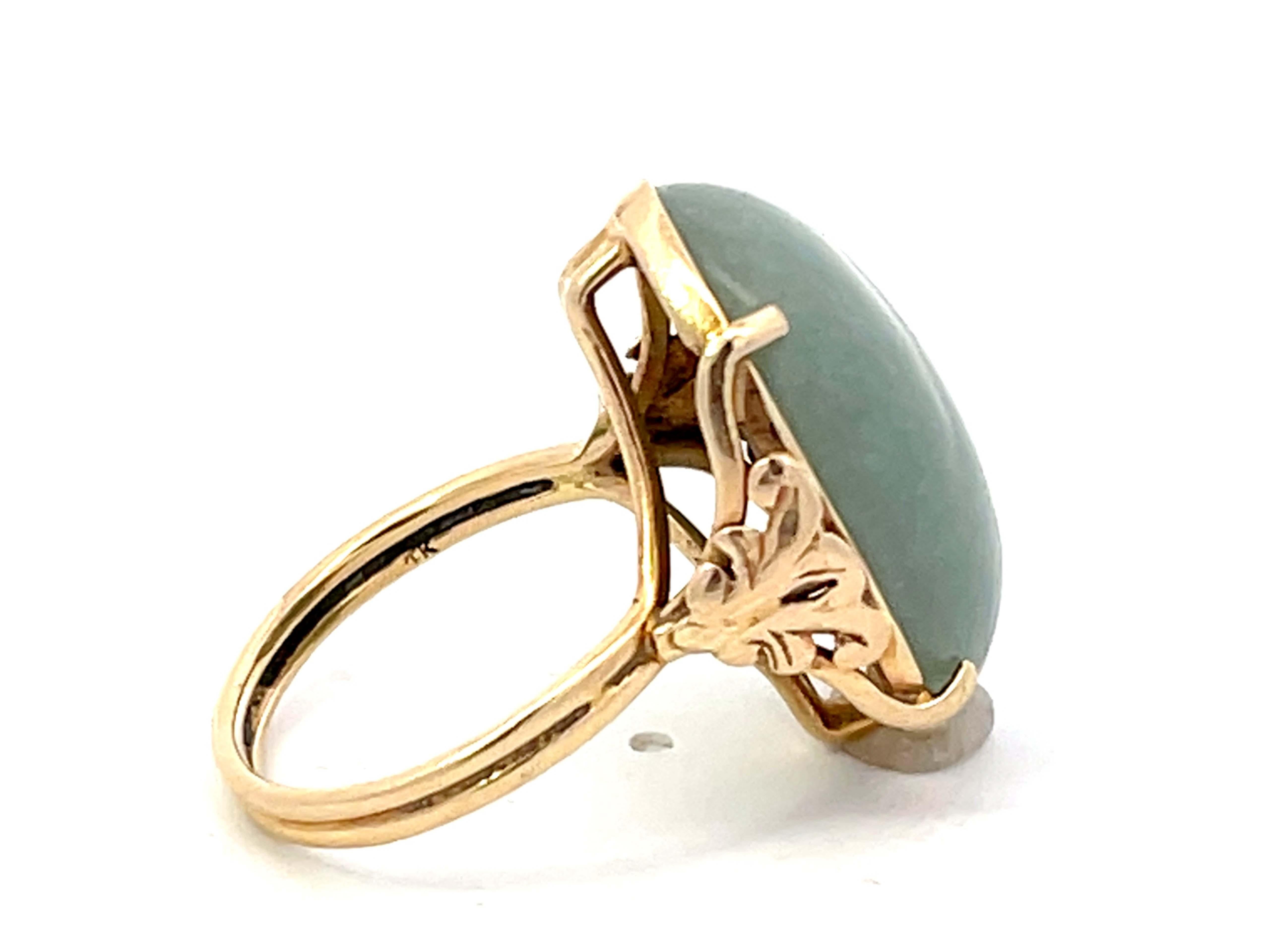 Women's Mings Oval Cabochon Green Jade Ring 14k Yellow Gold For Sale