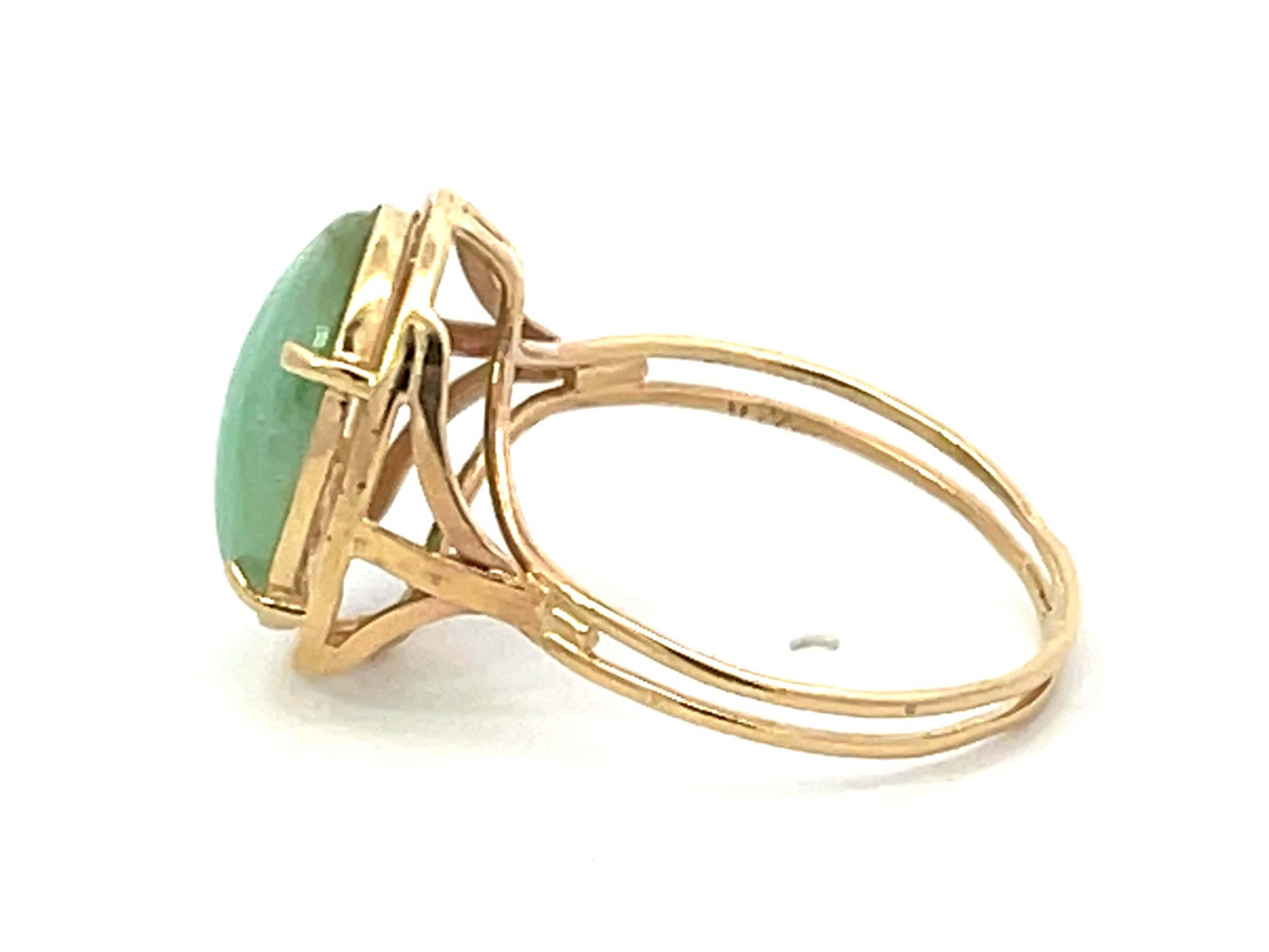 Women's or Men's Mings Oval Green Cabochon Jade Ring 14k Yellow Gold For Sale