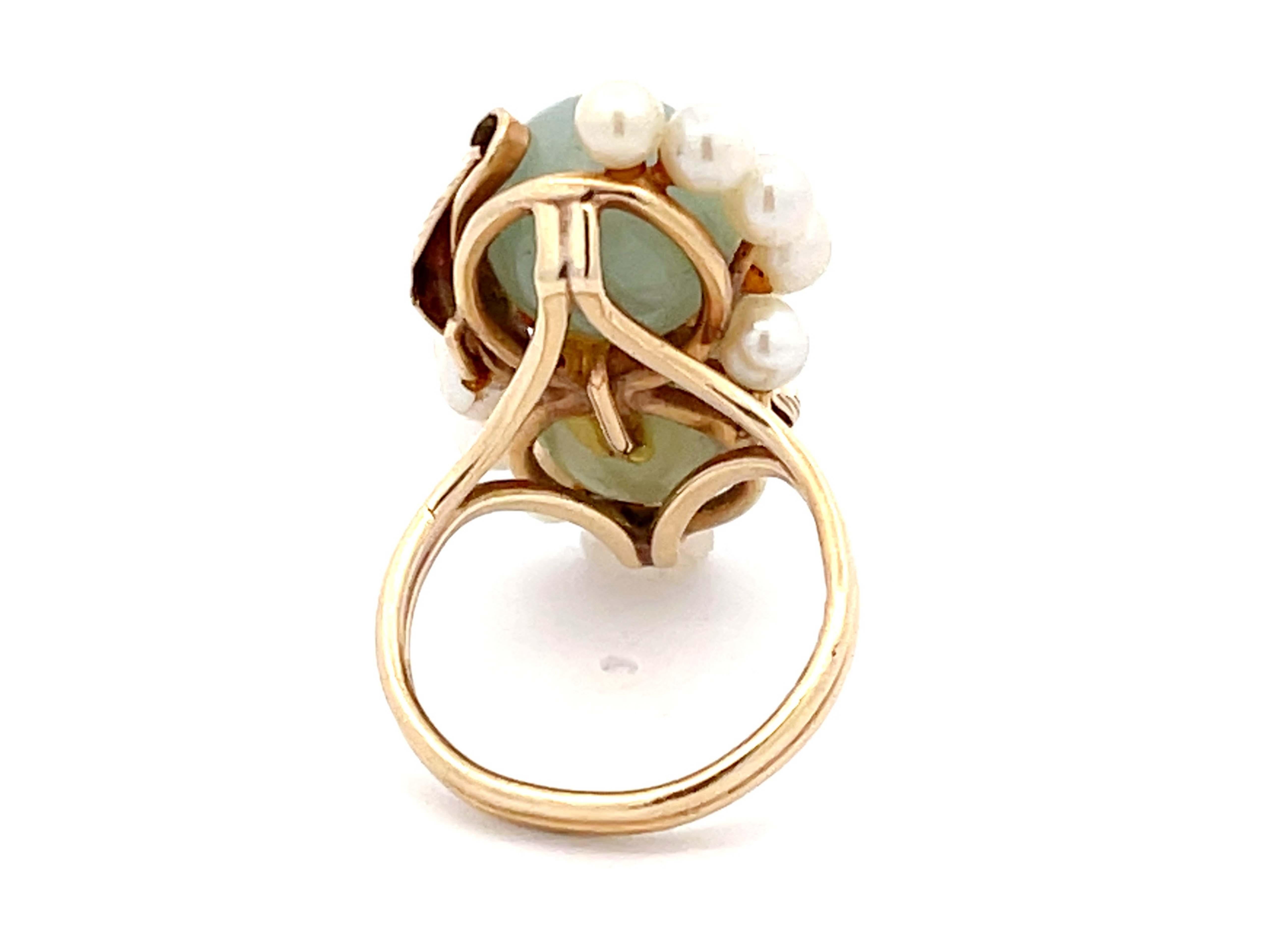 Mings Pale Green Jade Pearl and Leaf Ring in 14k Yellow Gold In Excellent Condition For Sale In Honolulu, HI