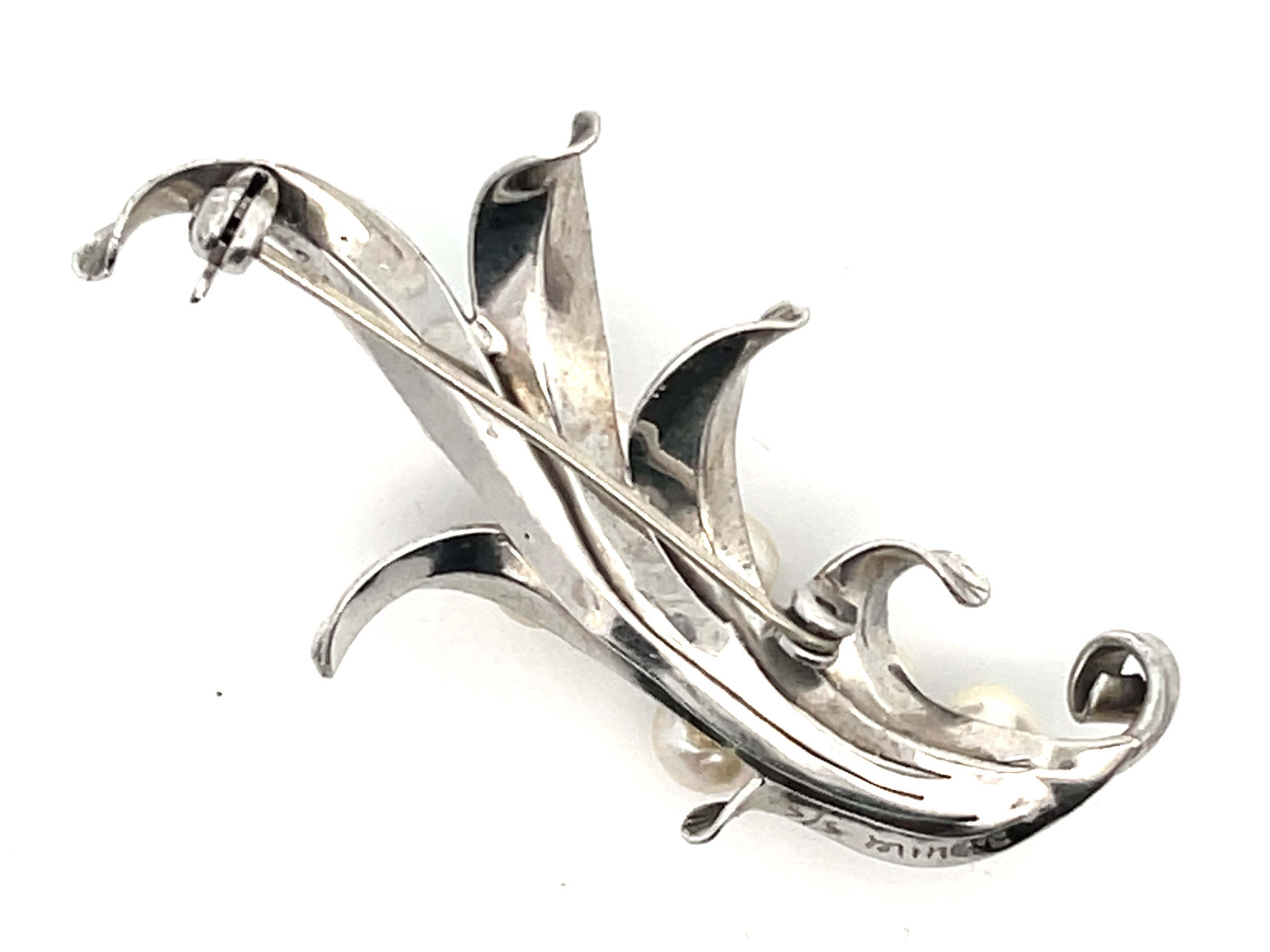 Round Cut Mings Pearl Branch Brooch in Sterling Silver For Sale