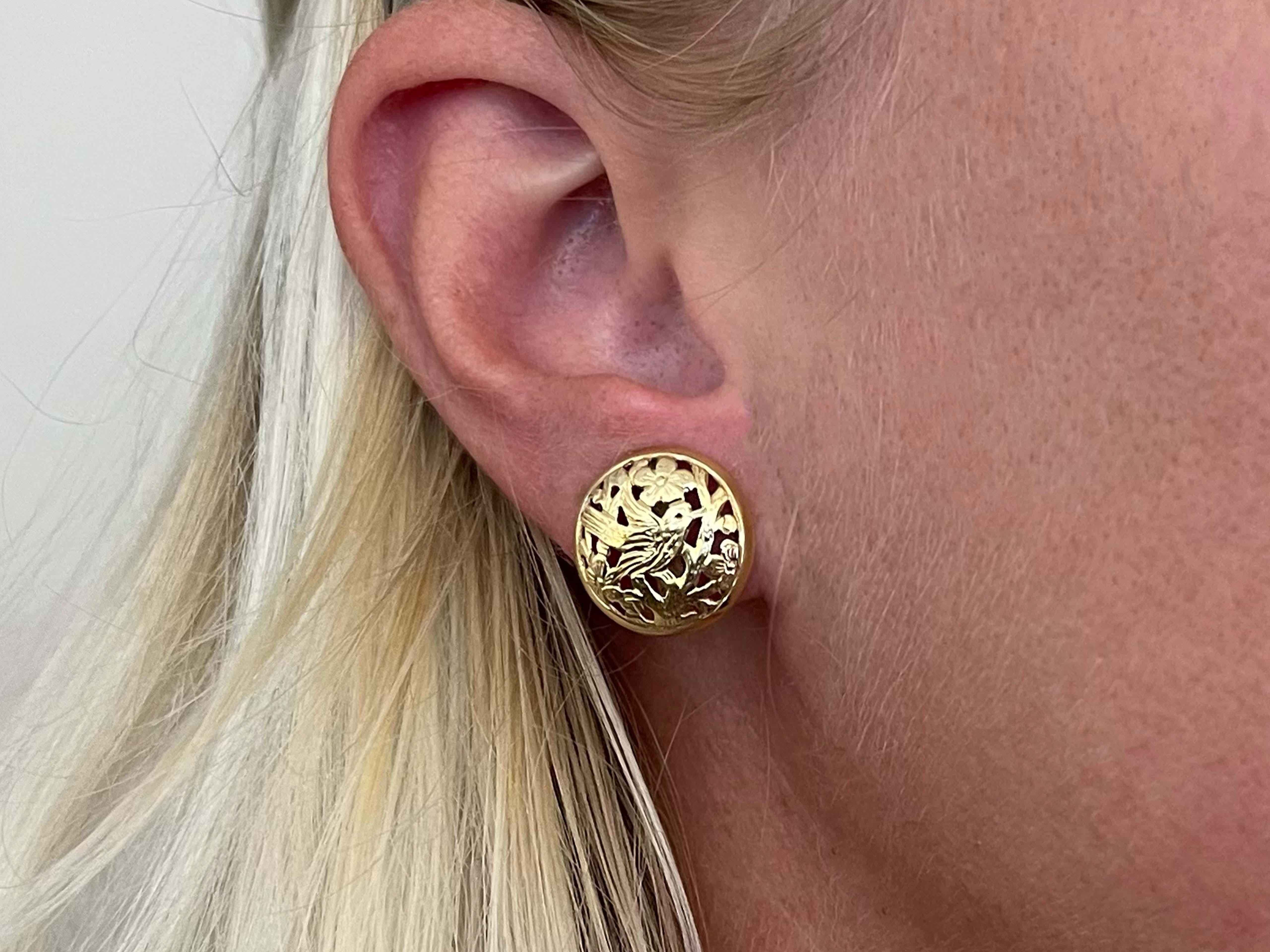 Earrings Specifications:

Designer: Ming's

Metal: 14K Yellow Gold

Total Weight: 4.1 Grams

Earring Diameter: 16 mm

Stamped: 