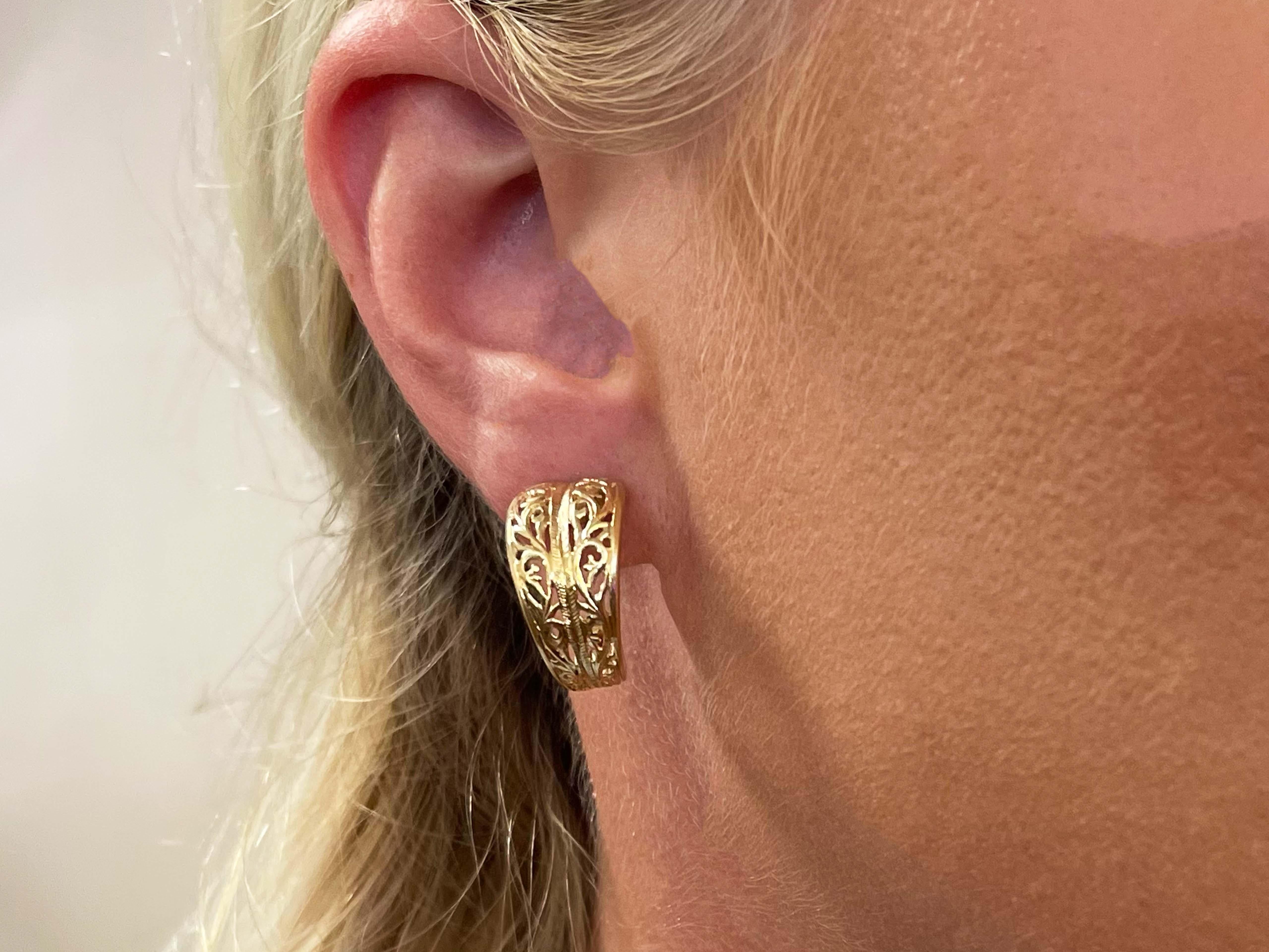 Earrings Specifications:

Designer: Ming's

Metal: 14K Yellow Gold

Total Weight: 5.0 Grams

Hoop Width: 11.45 mm

Hoop Diameter: 20.35 mm

Stamped: 