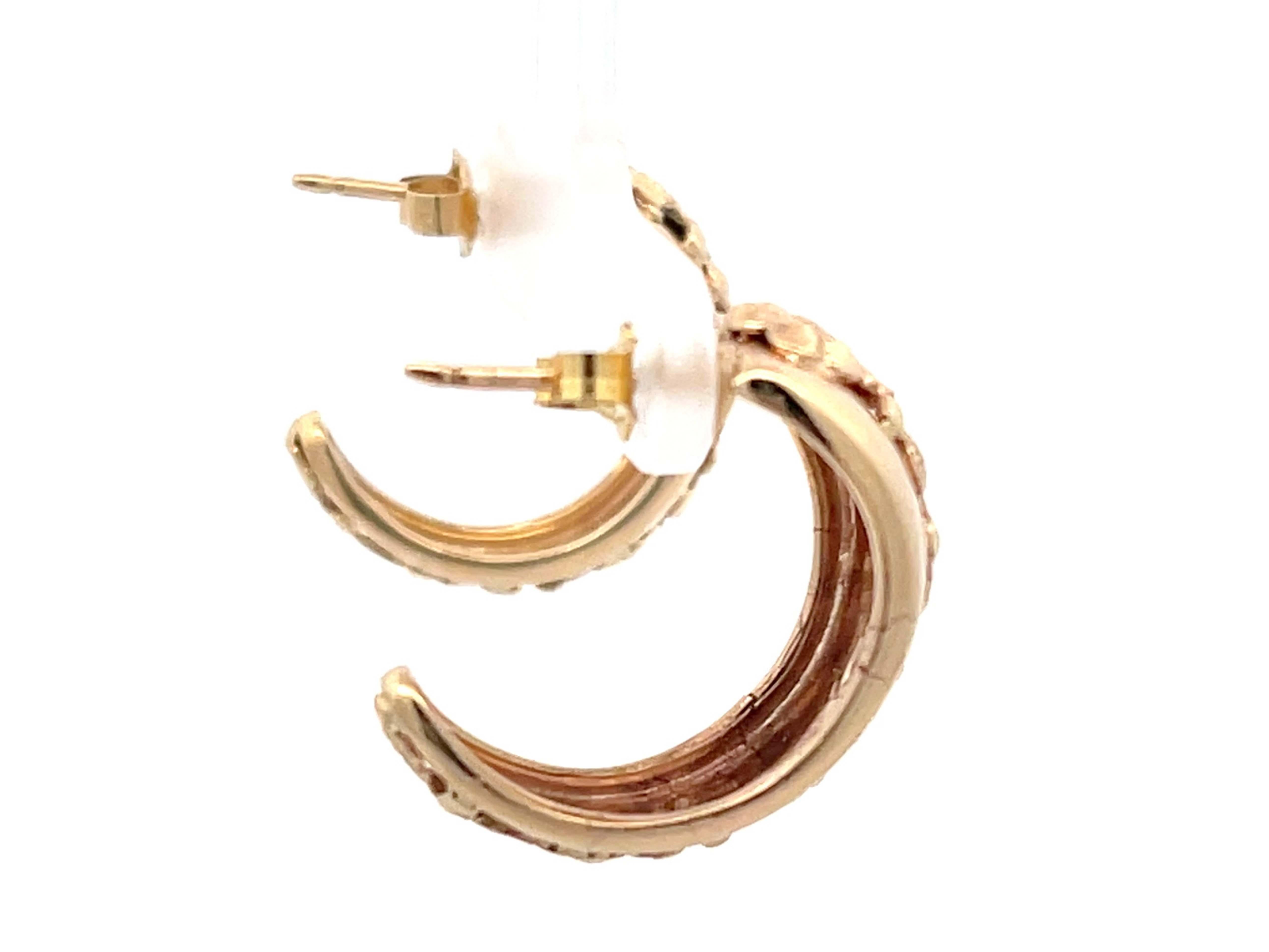 Mings Plum Blossom Huggie Hoop Earrings in 14k Yellow Gold In Excellent Condition For Sale In Honolulu, HI