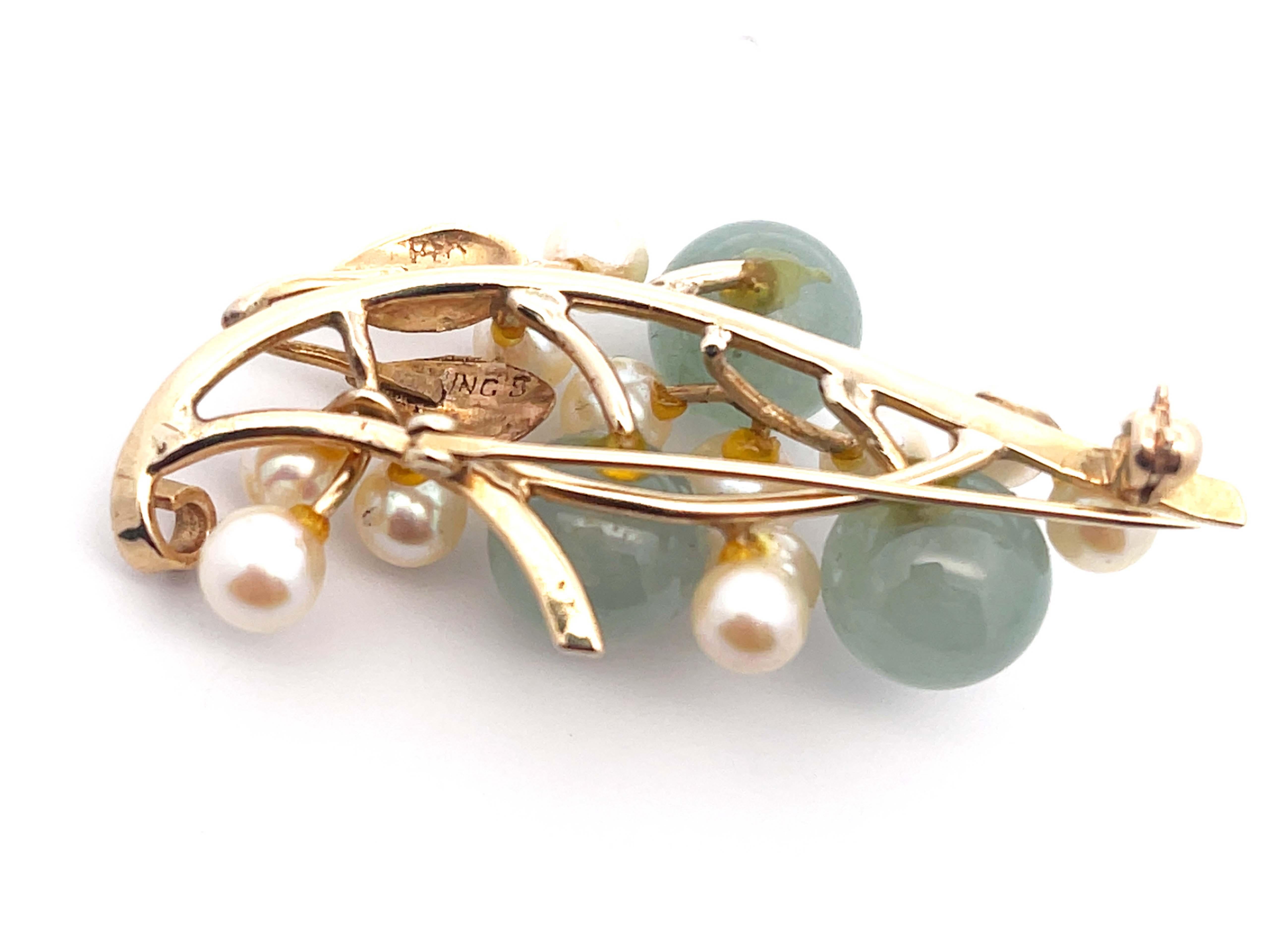 Mings Round Jade Leaf and Pearl Brooch in 14k Yellow Gold For Sale 1
