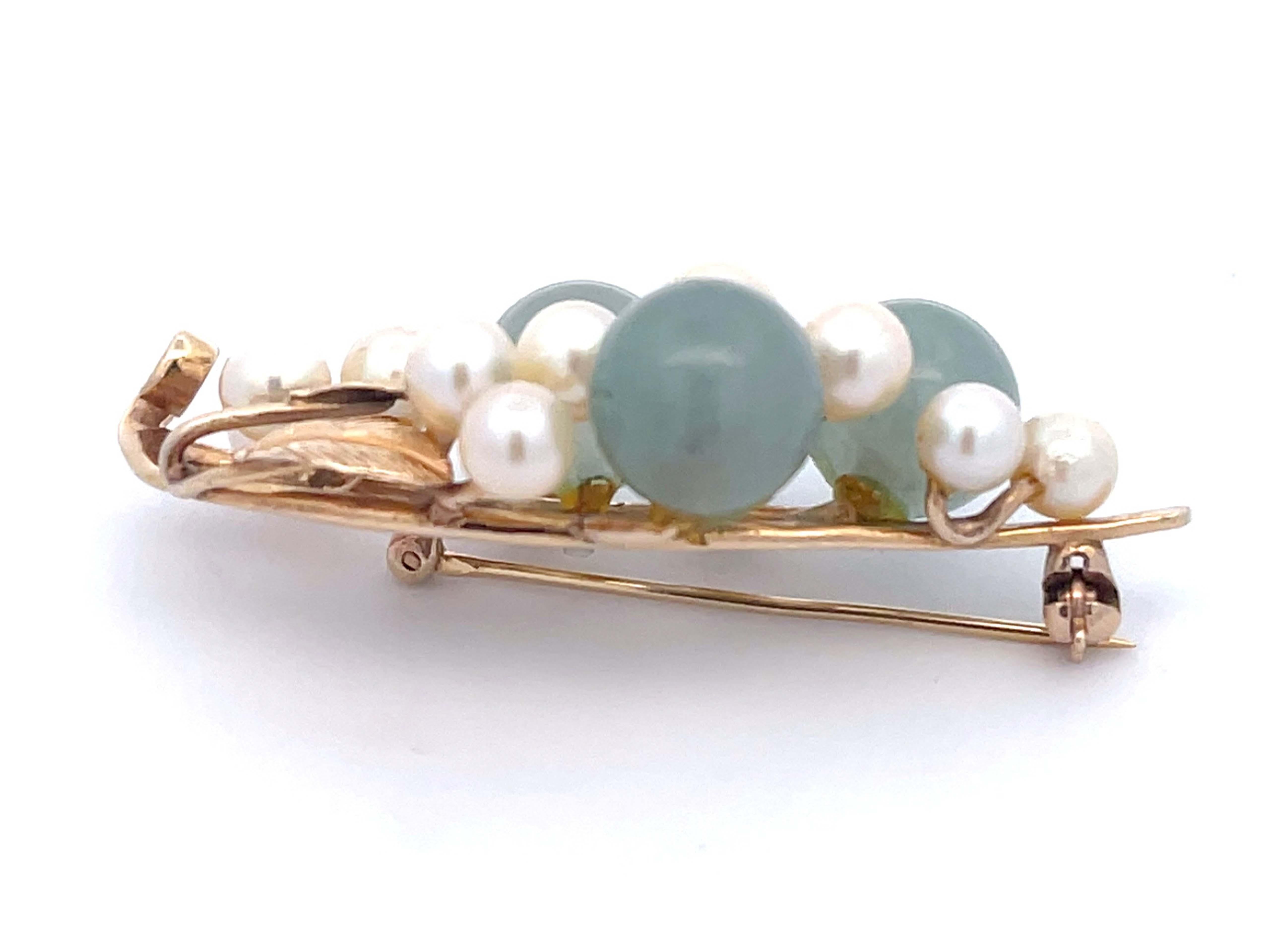 Mings Round Jade Leaf and Pearl Brooch in 14k Yellow Gold For Sale 2