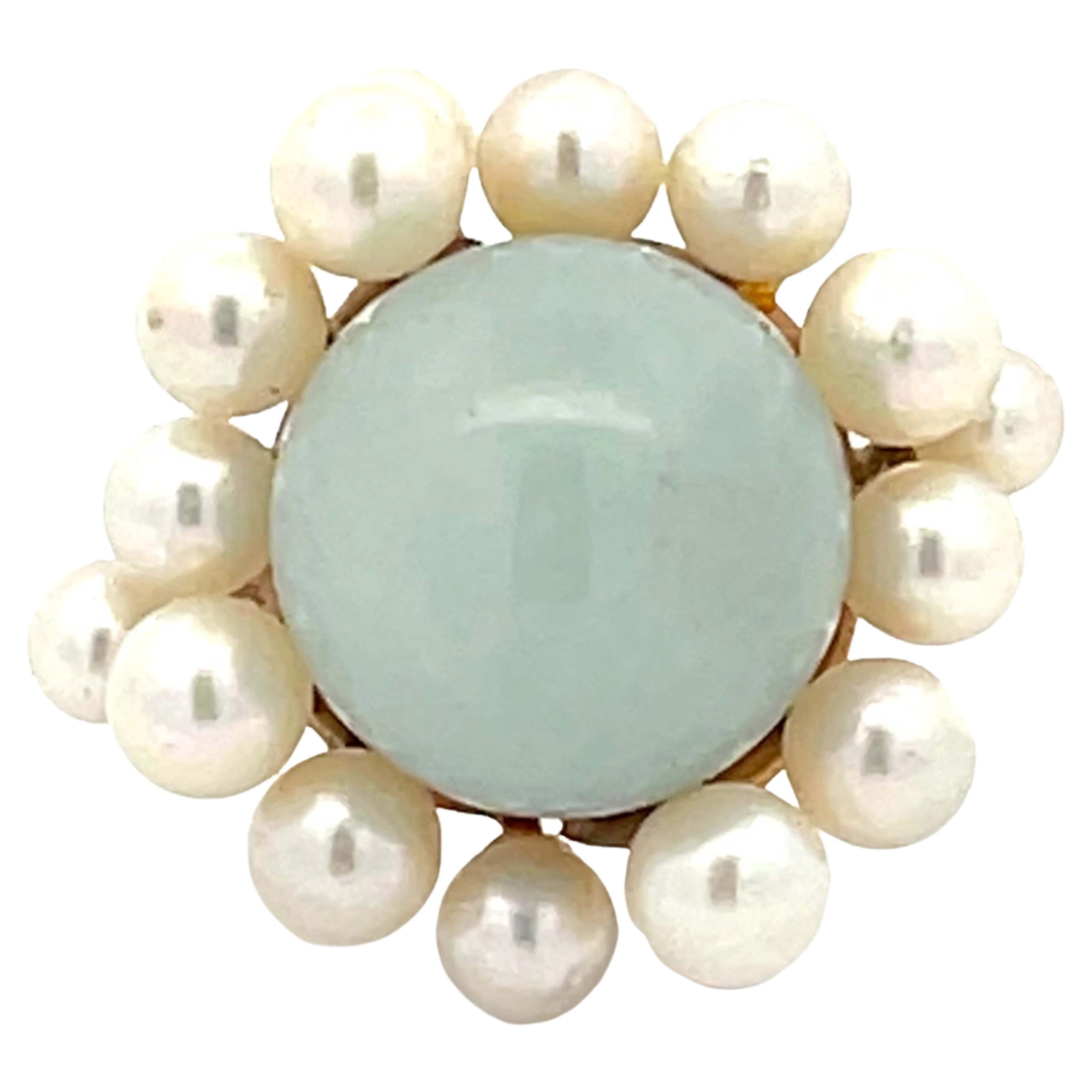 Mings Ring aus runder blassgrüner Jade mit Perlen-Halo aus 14k Gelbgold