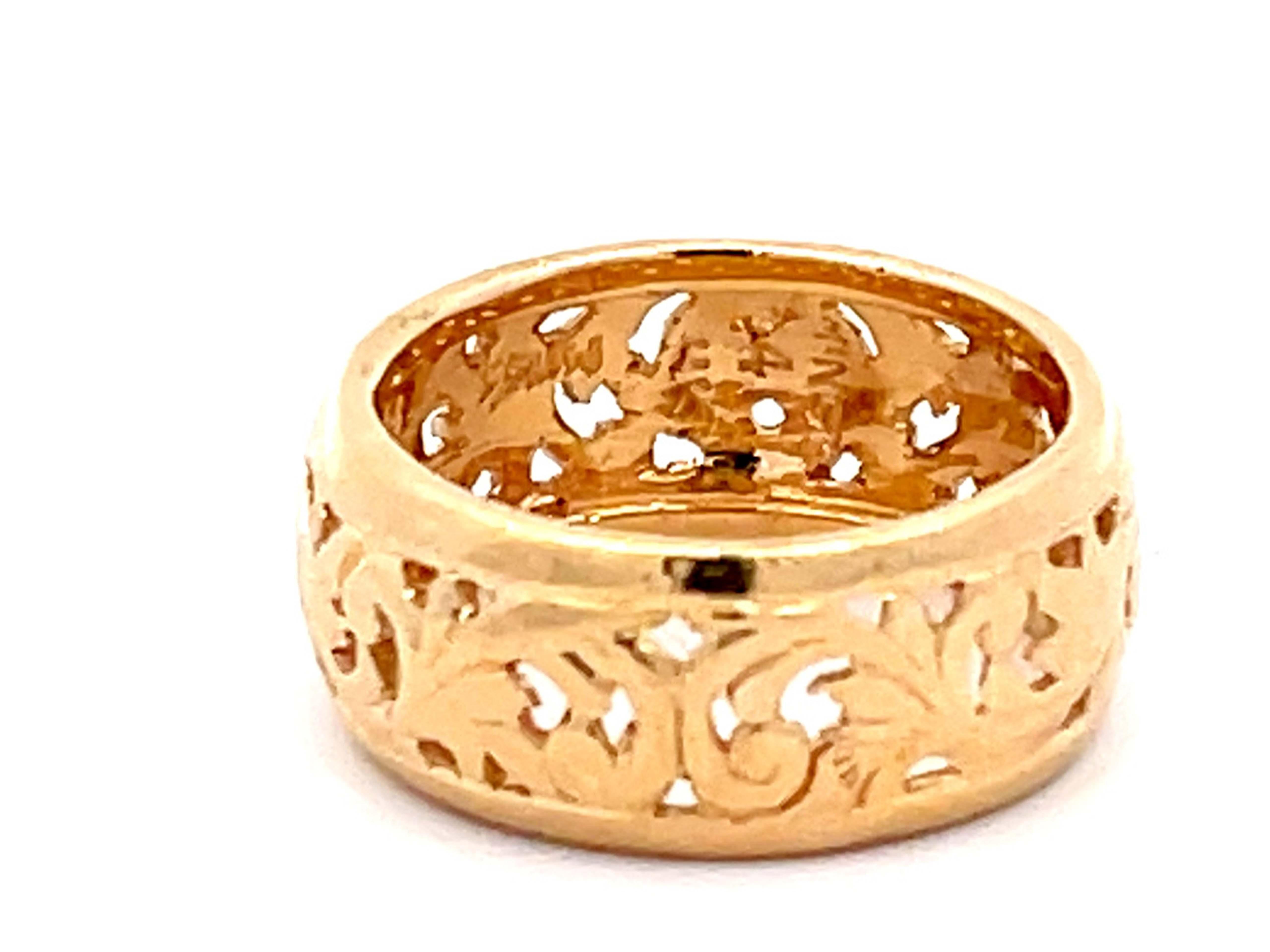 Mings Yin and Yang Cutout Band Ring in 14k Yellow Gold In Excellent Condition For Sale In Honolulu, HI
