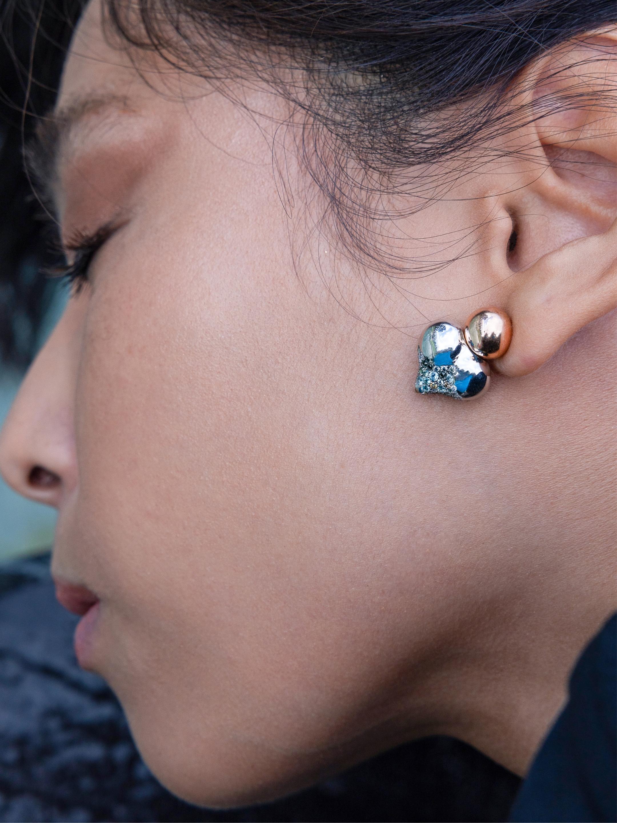 MINH LUONG, boucles d'oreilles simples Lotus en or gris, diamants et grenats sarcelles Pour femmes en vente