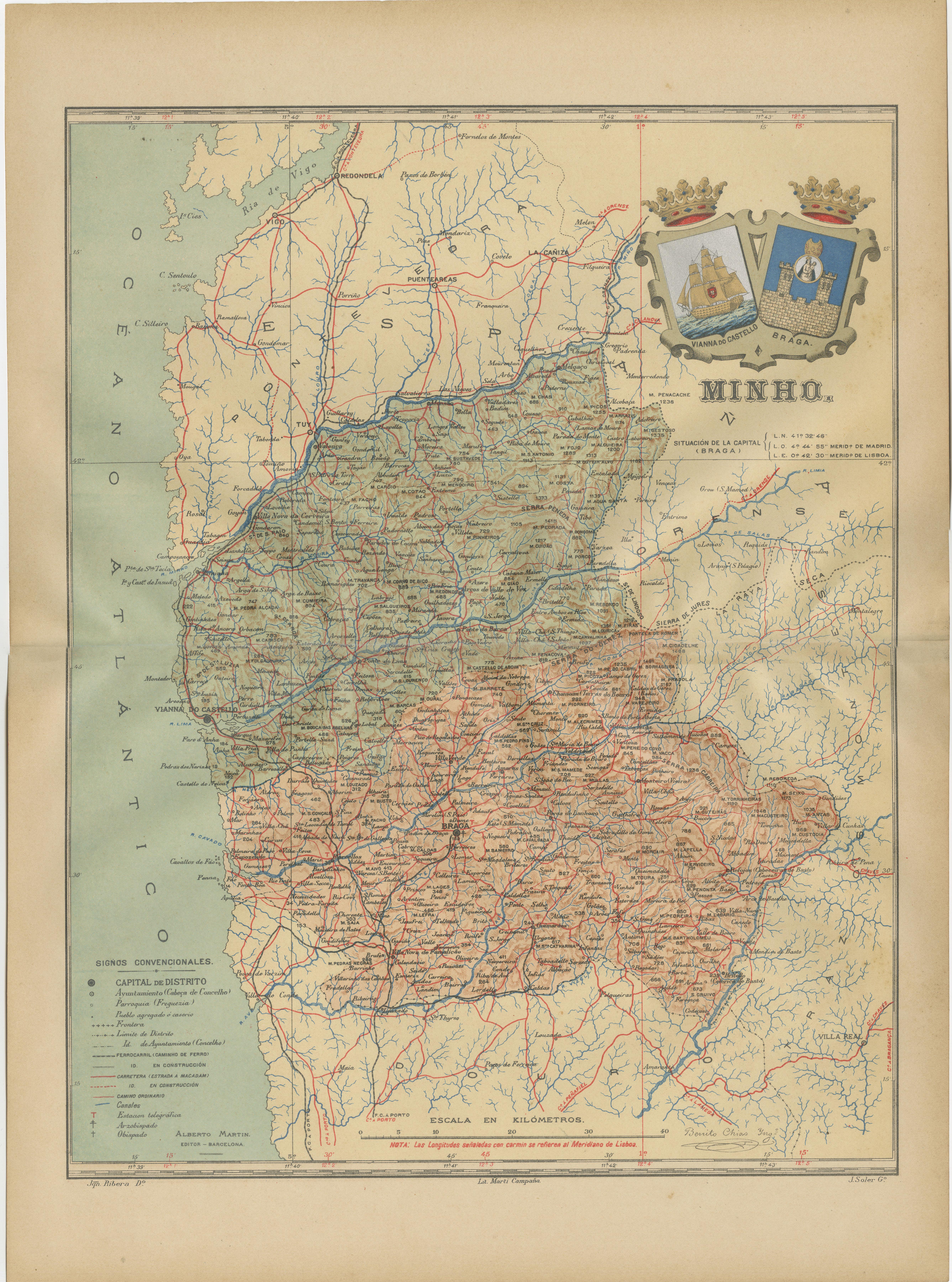 Dieser authentische Druck ist eine historische Karte der Region Minho im nordwestlichen Teil Portugals. Die Karte enthält detaillierte geografische Merkmale wie Flüsse, Gebirgszüge und das verzweigte Straßen- und Schienennetz. Die Region Minho