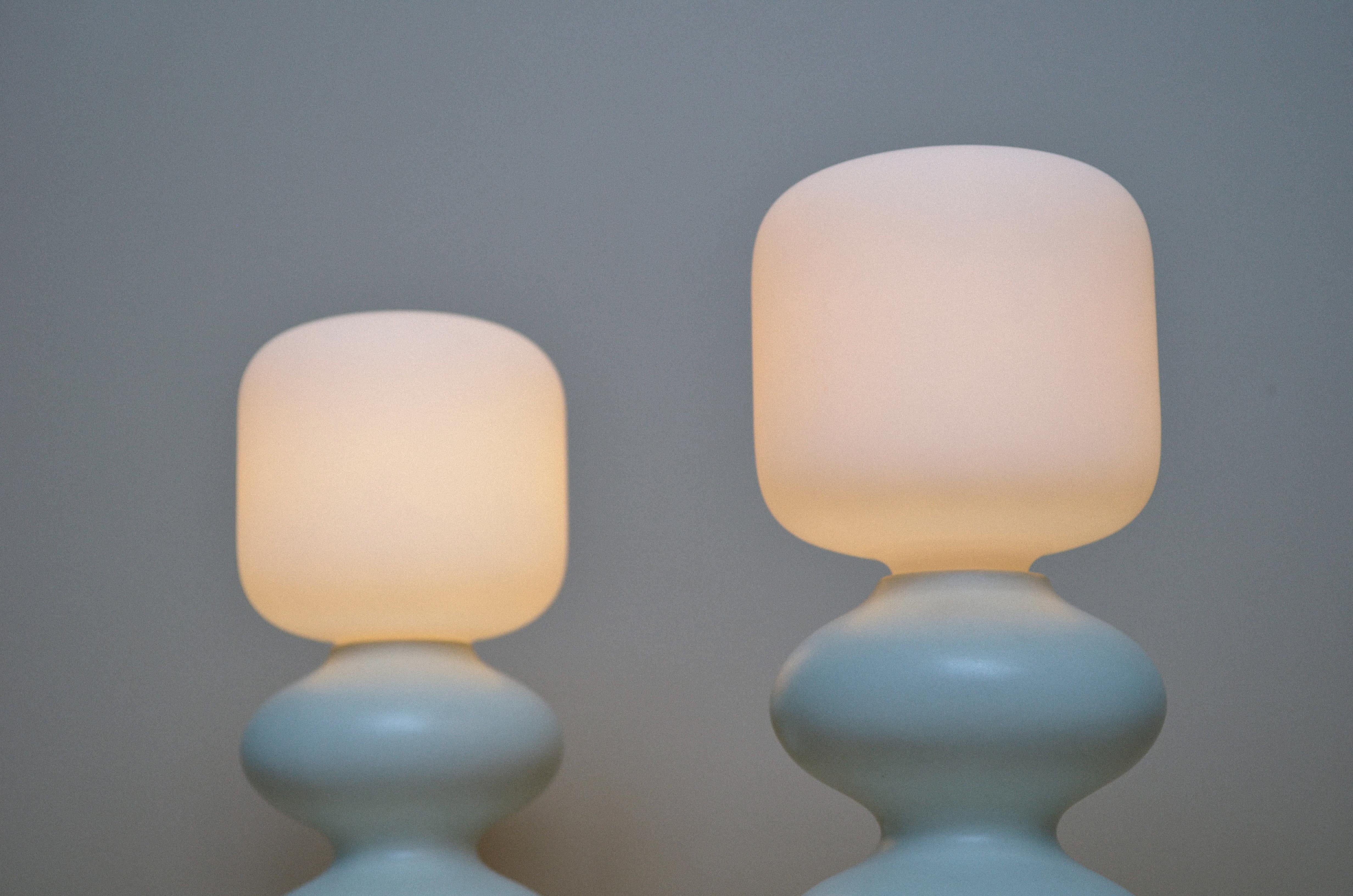 American Mini Alabaster Wave Form Ceramic Table Lamp by Forma Rosa Studio For Sale
