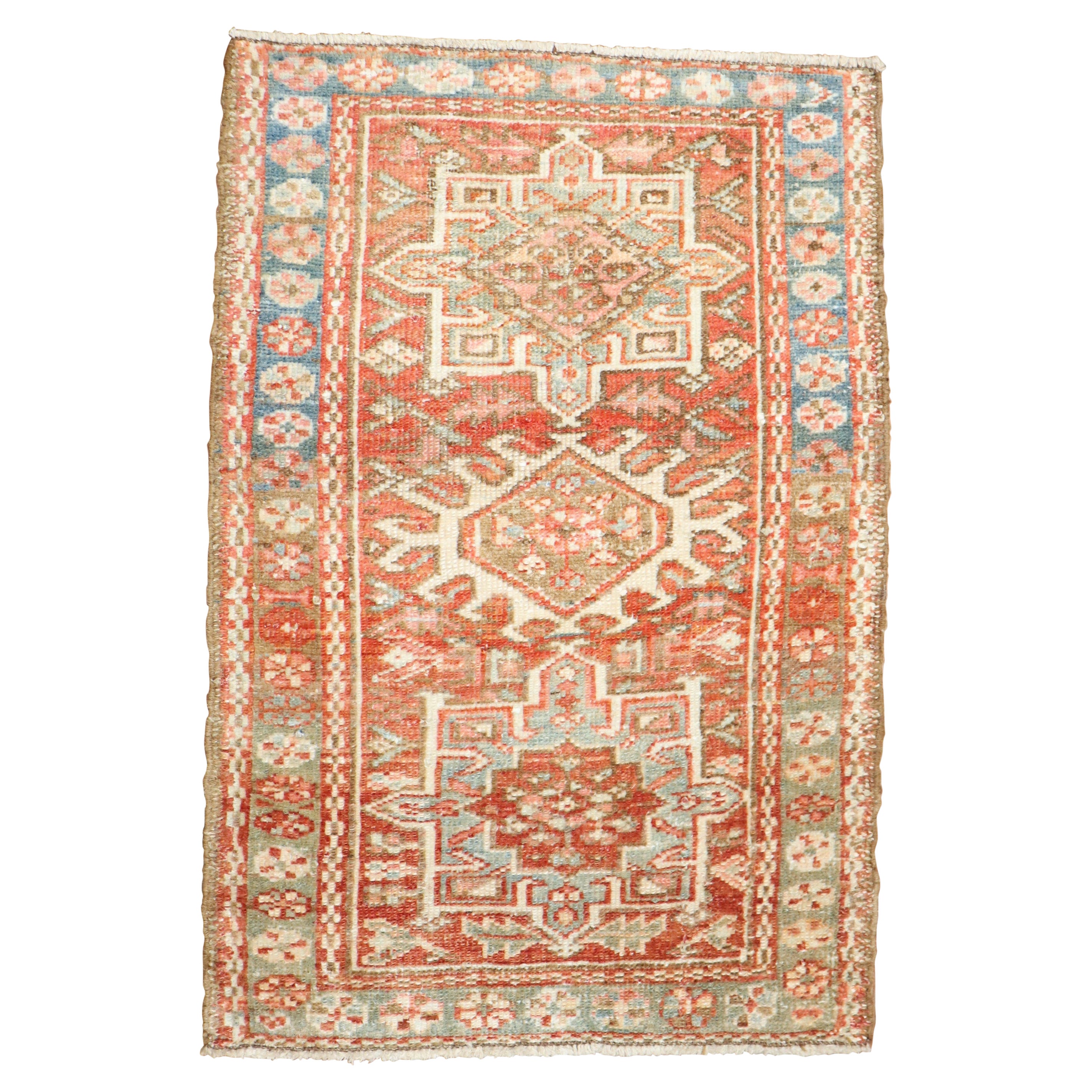Mini tapis persan ancien Heriz en vente