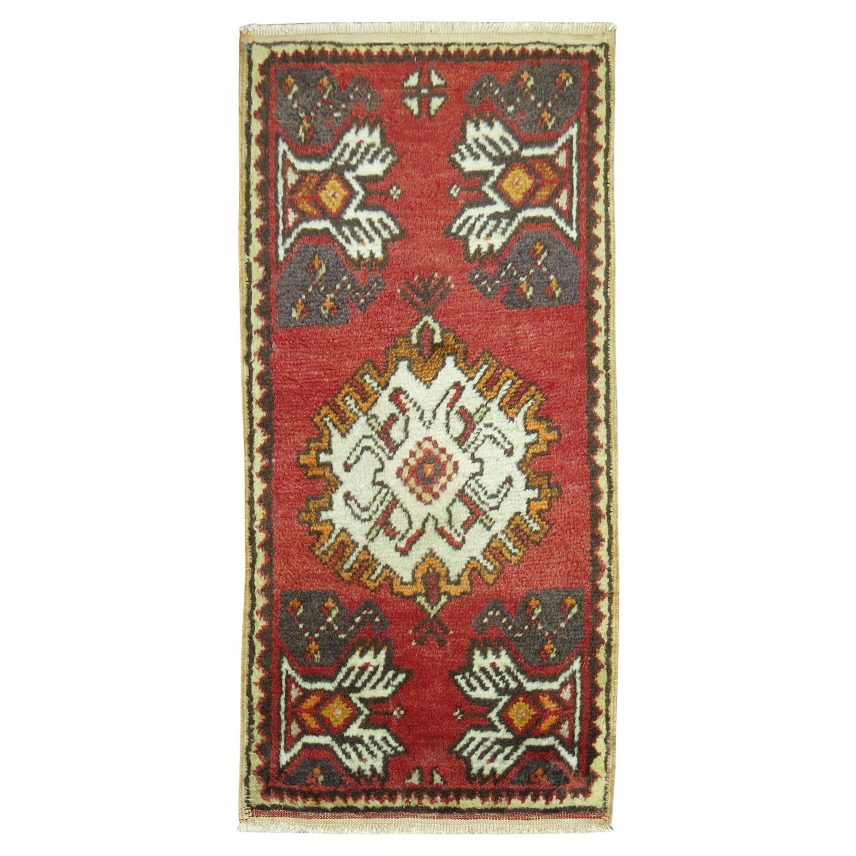 Antiker türkischer Mini-Teppich im Angebot