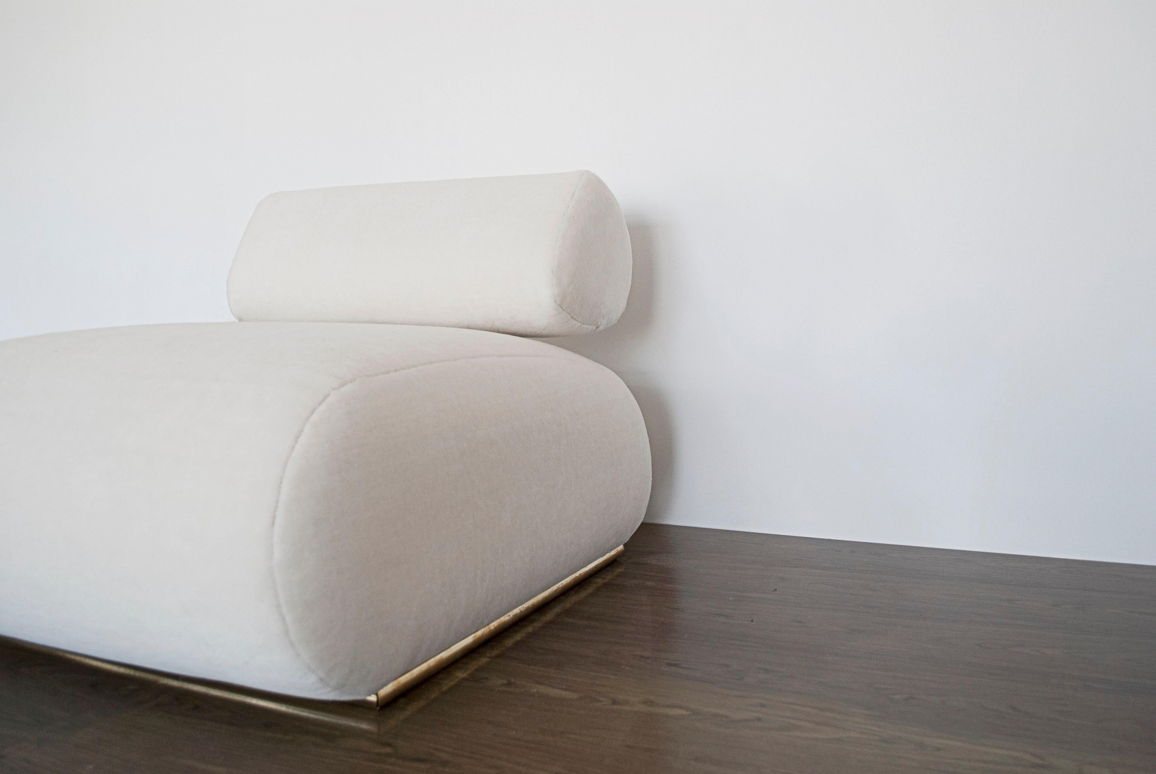 Mini Baby Beluga Lounge Chair by Atra Design In New Condition For Sale In Geneve, CH