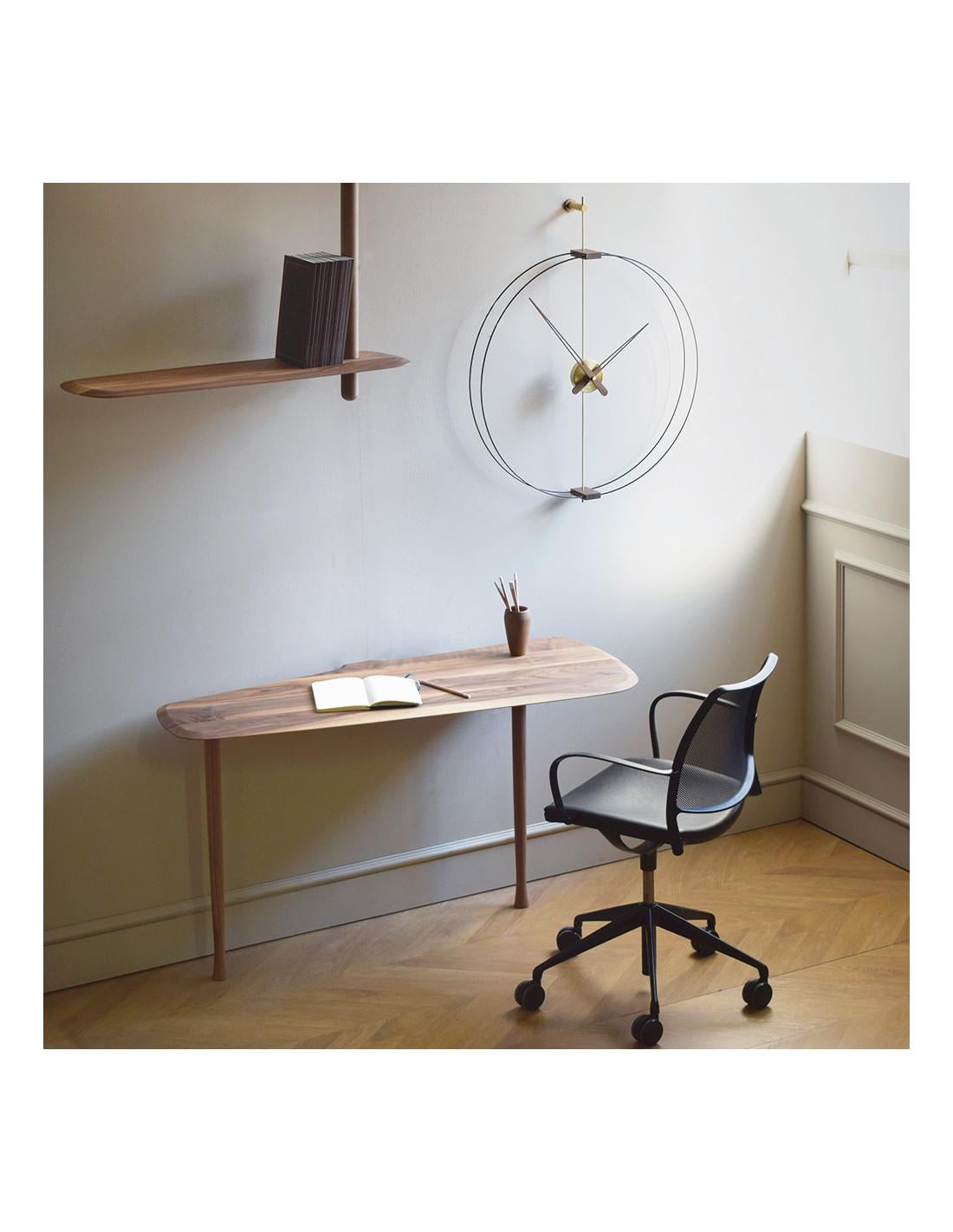 The Mini Barcelona G Clock by is the small-sized version perfect for placing on walls where the total prominence of the clock is not sought but only to add a touch of style and decoration to the space without overloading.
Mini Barcelona G Clock :