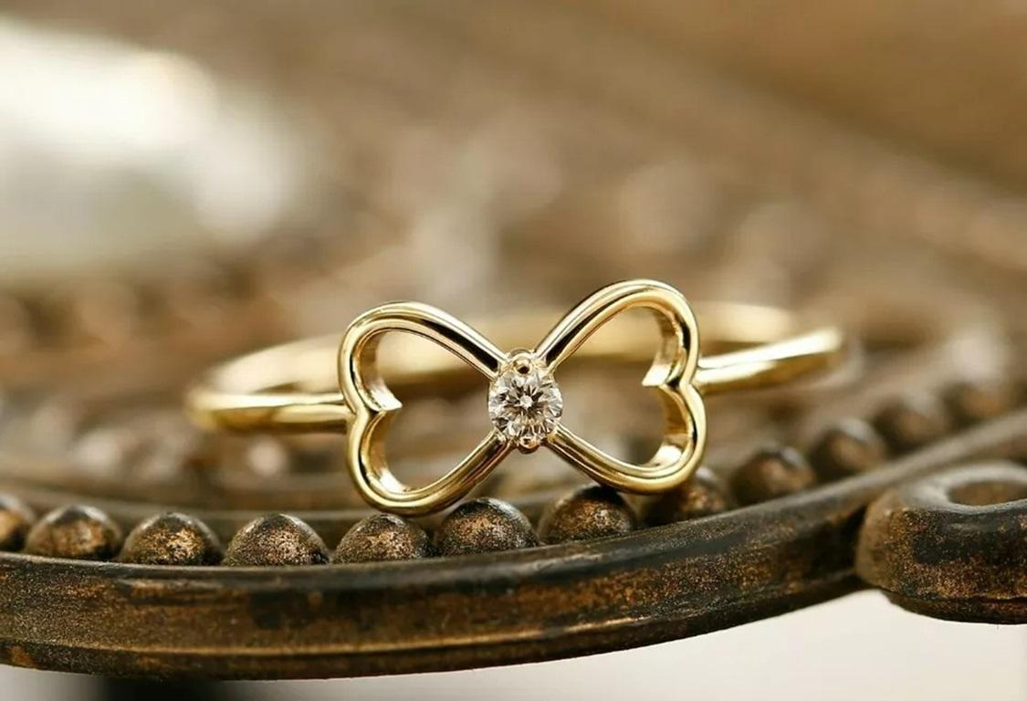 Round Cut Mini Bow Shaped Diamond Ring in 14k Solid Gold For Sale
