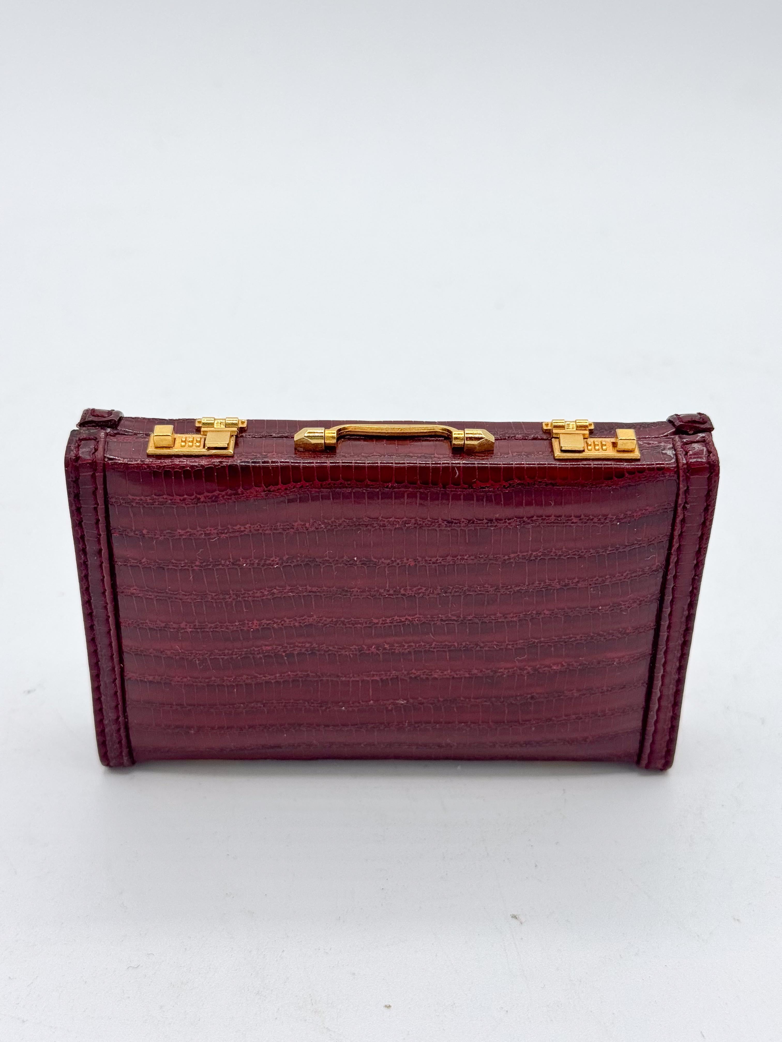 Mini Aktenkoffer Visitenkartenhalter Burgund Faux-Croc - NOS mit Spiegel 1990s (20. Jahrhundert) im Angebot