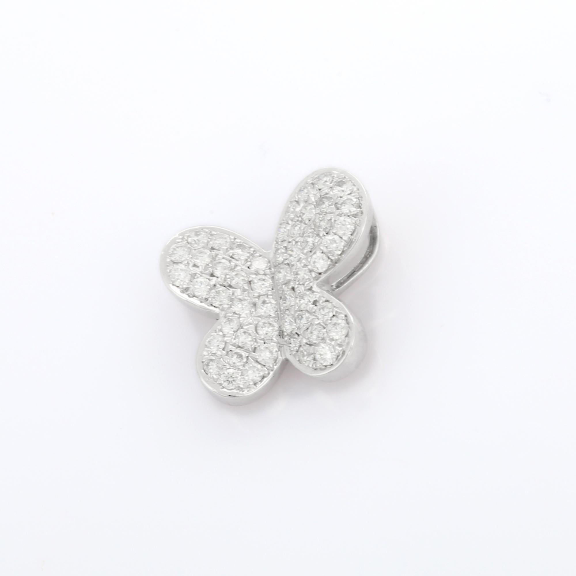Pendentif en forme de papillon en or blanc massif 14 carats serti de micro-pavés de diamants Neuf - En vente à Houston, TX
