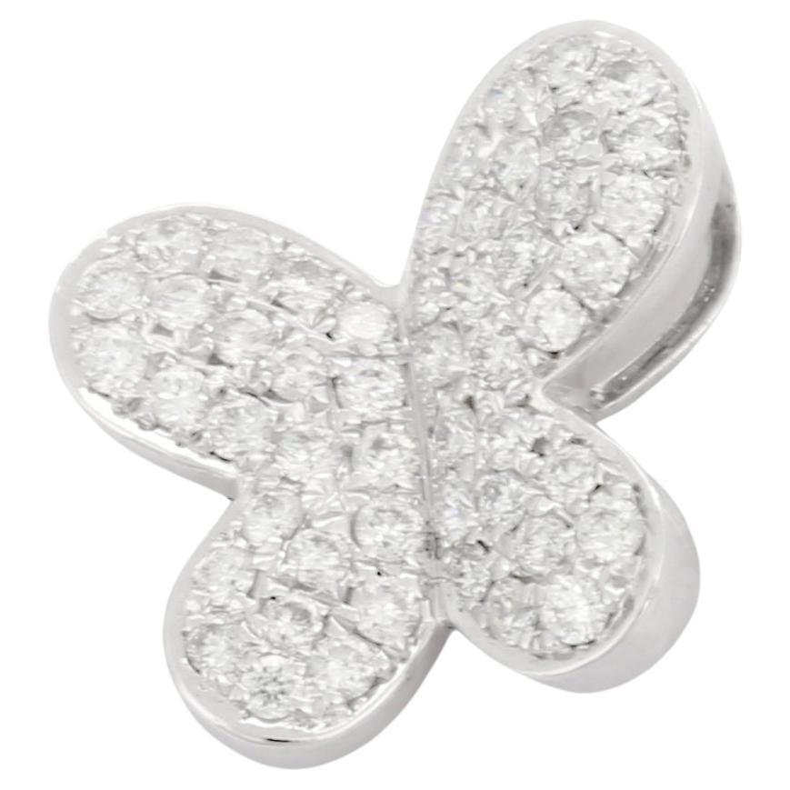 Mini ciondolo con diamante a forma di farfalla con microincastonatura in oro bianco massiccio 14K in vendita
