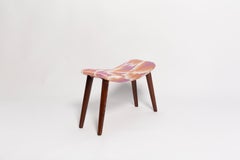 Mini tabouret papillon, jacquard rose fandango, bois foncé, Europe, années 1960