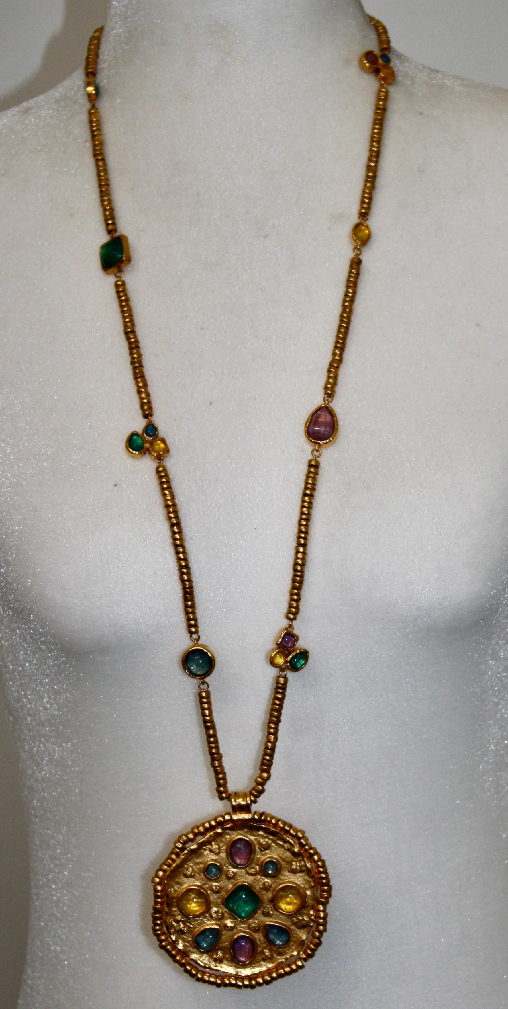 Mini-Cabochons-Halskette mit Regenbogen-Medaillon  im Angebot 1