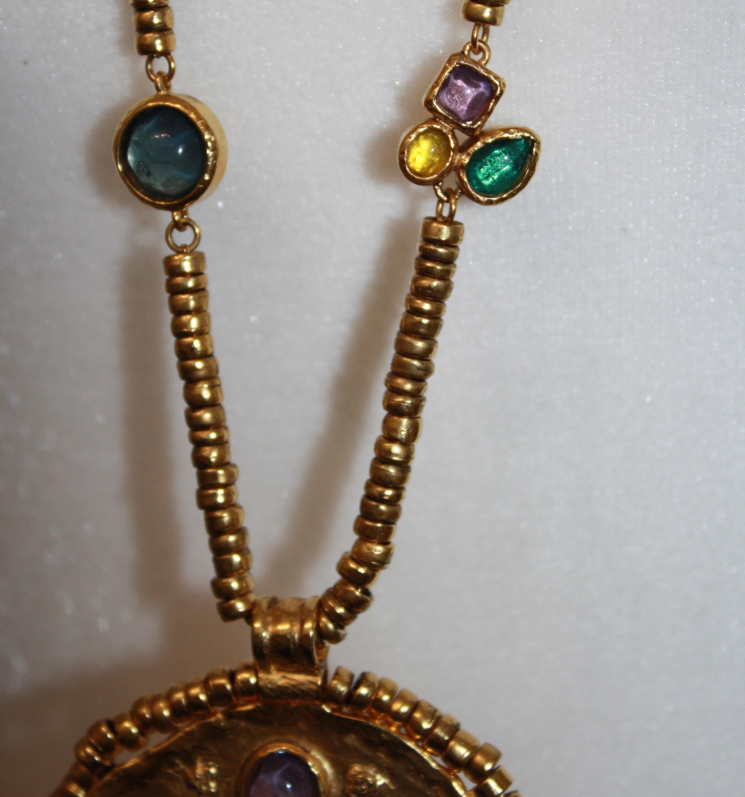 Mini-Cabochons-Halskette mit Regenbogen-Medaillon  im Angebot 4