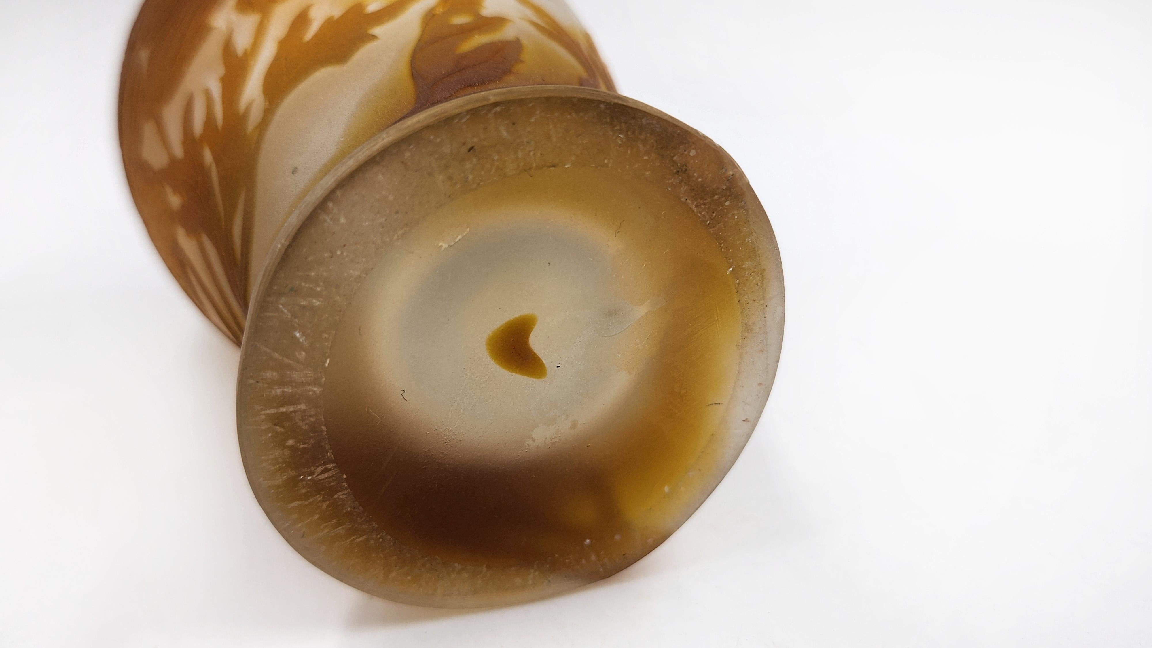 Art Nouveau Mini vaso in vetro Cameo di Emile Galle in vendita