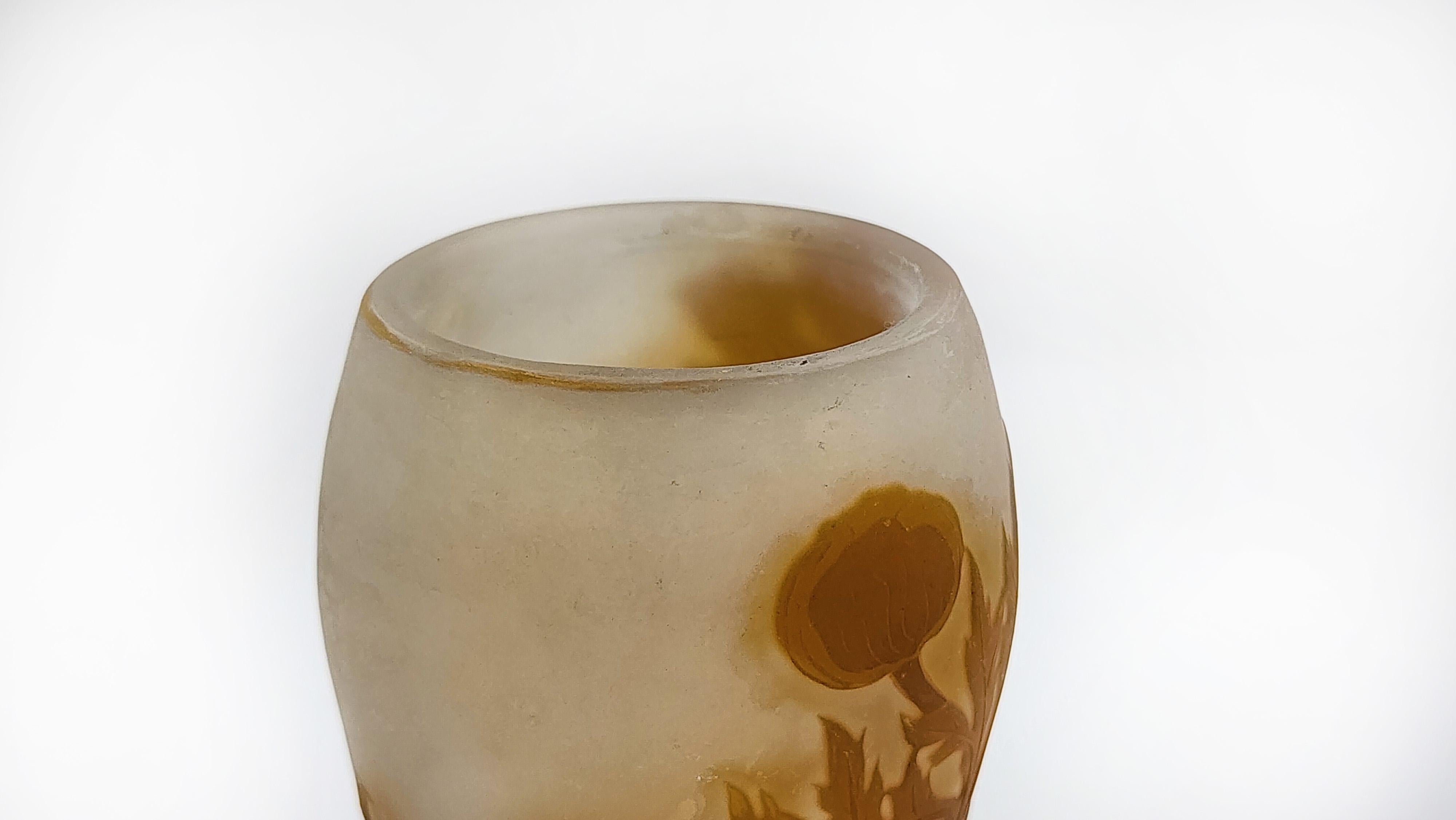 Fatto a mano Mini vaso in vetro Cameo di Emile Galle in vendita
