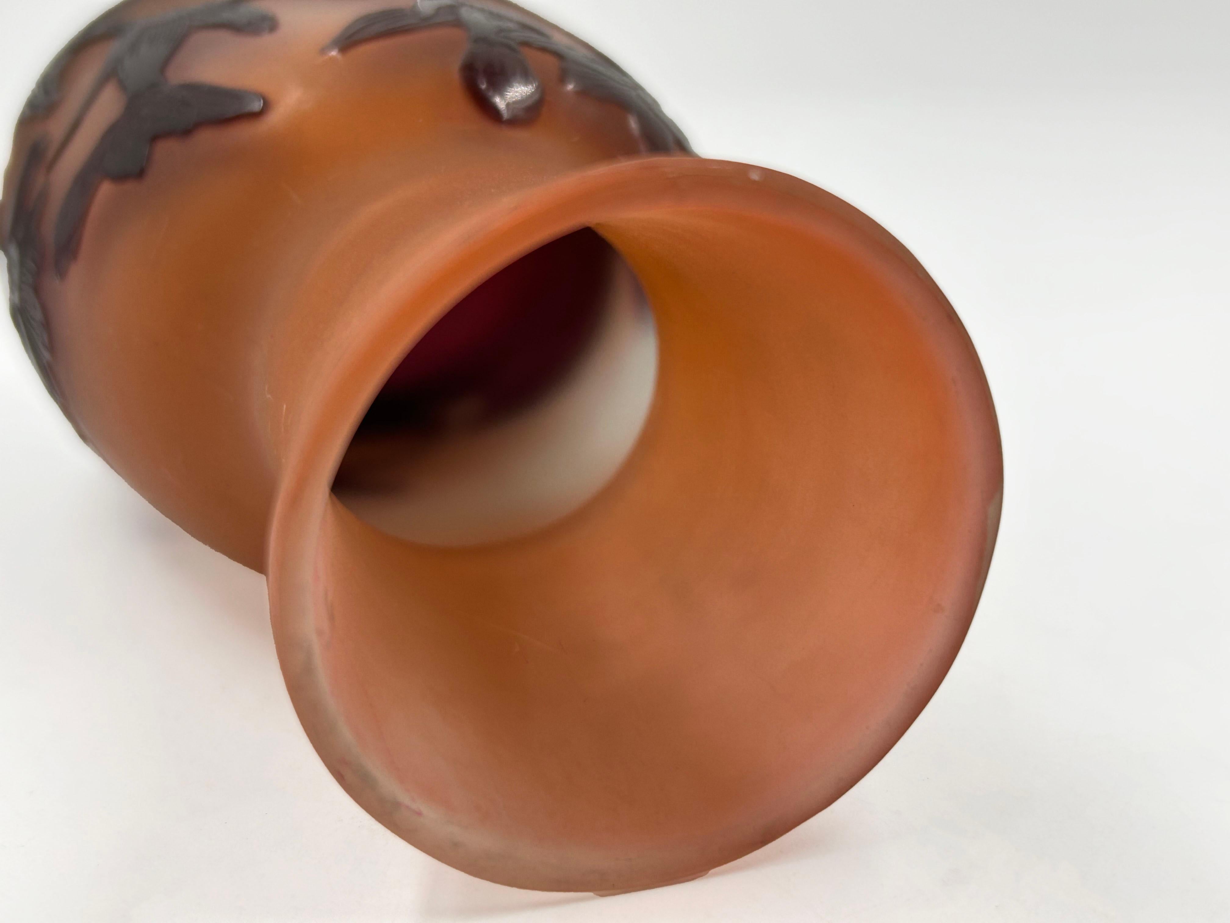 Mini cameo vase by Emile Galle In Good Condition For Sale In Autonomous City Buenos Aires, CABA