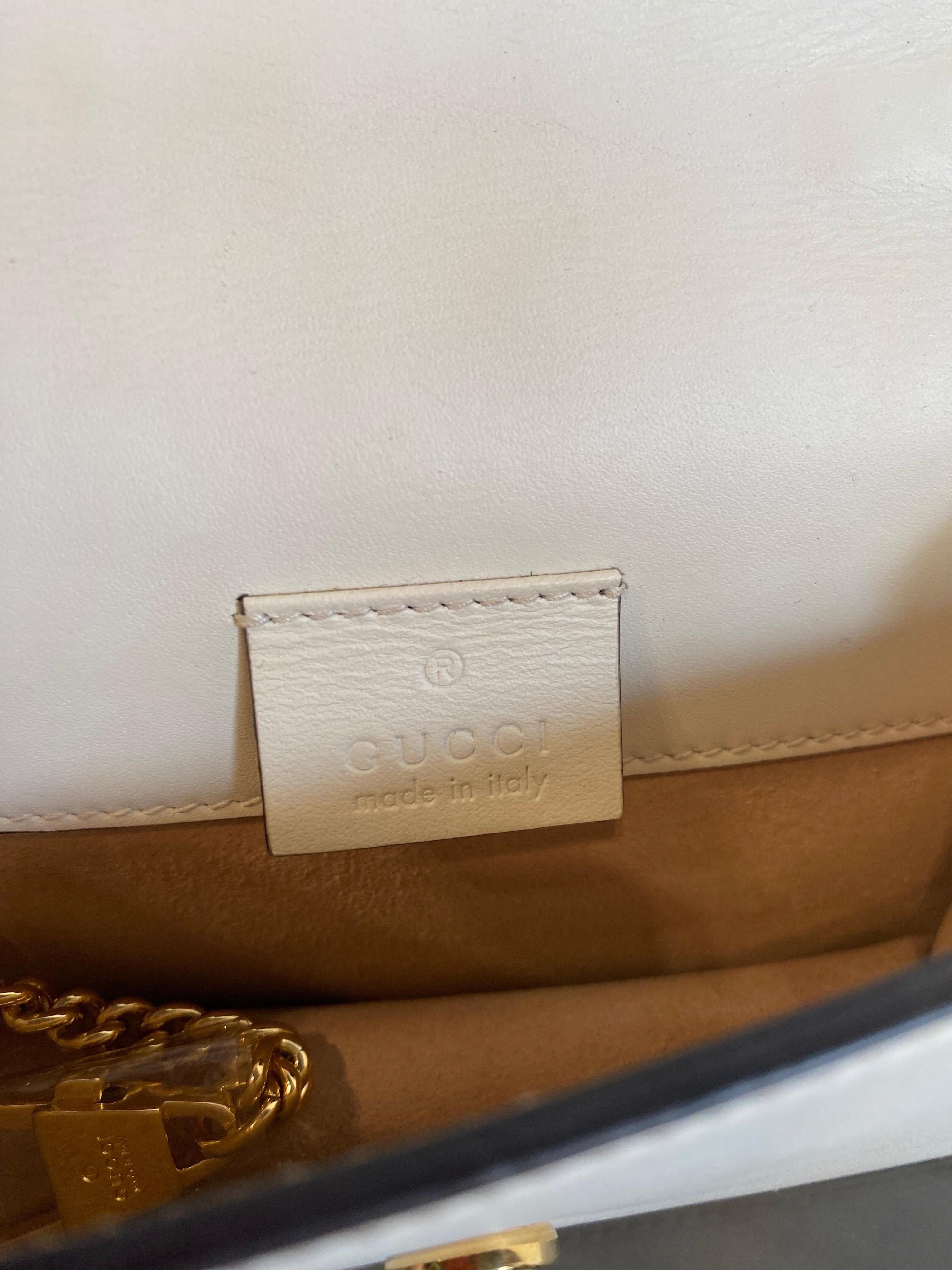 Women's or Men's Mini Chain Sylvie bag Gucci For Sale