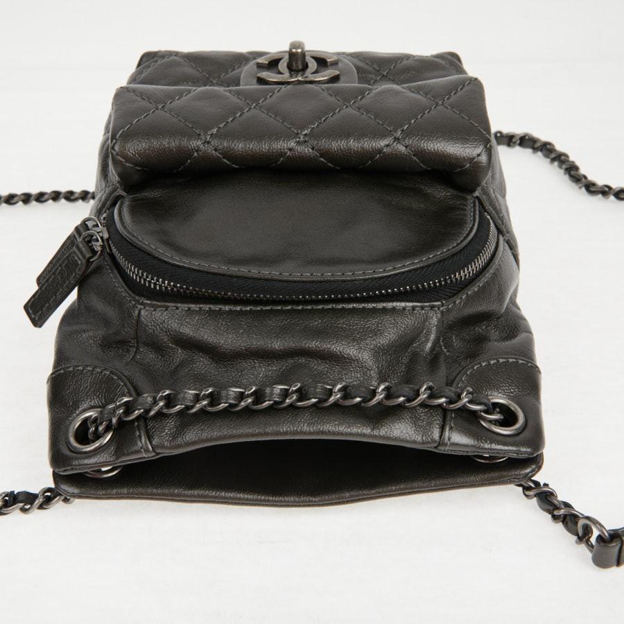 Mini CHANEL Backpack in Charcoal Gray Lambskin Leather In Excellent Condition In Paris, FR