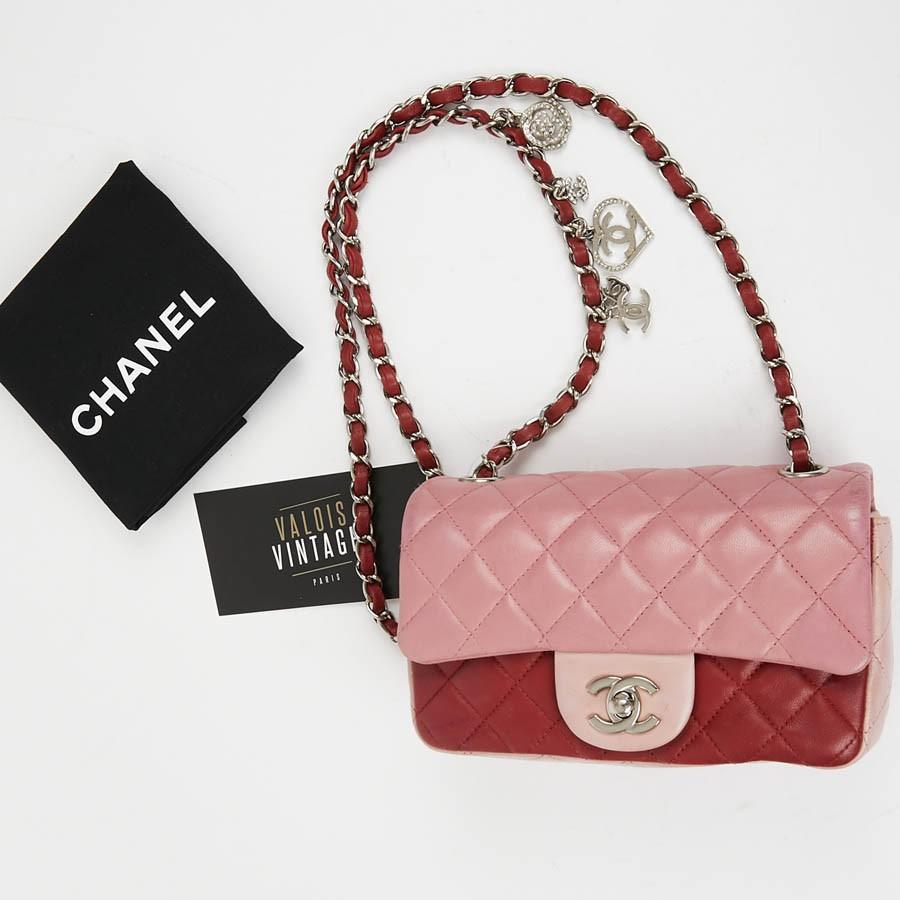 CHANEL Zeitlose Mini-Tasche aus dreifarbigem rosa und rotem Lammleder (Beige)